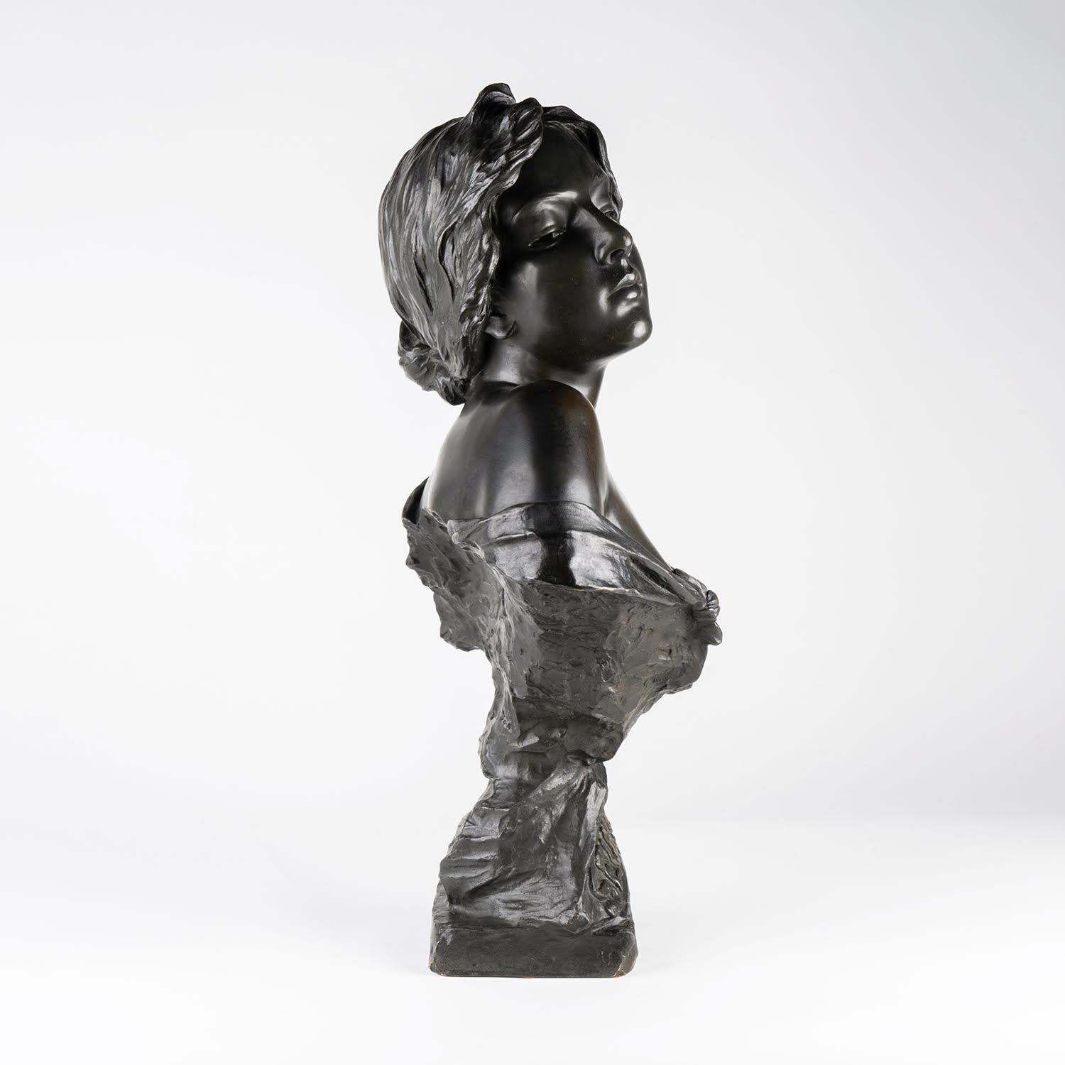 Bronzeskulptur mit brauner Patina, Büste von Emmanuel Villanis, Jugendstil. im Zustand „Gut“ in Saint-Ouen, FR