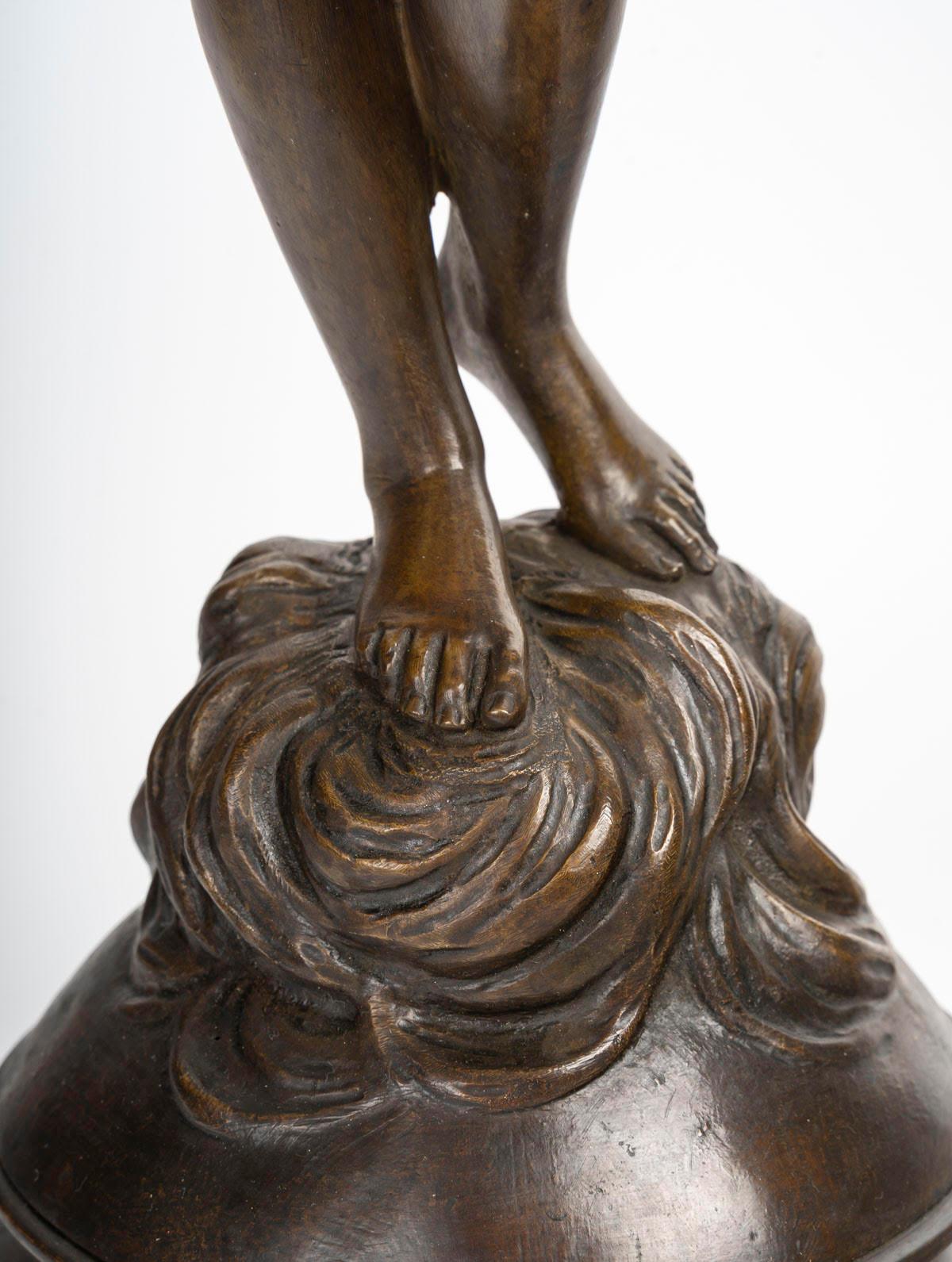 Napoleone III Scultura in bronzo con patina marrone, firmata Dorval, la Notte, XIX secolo. in vendita