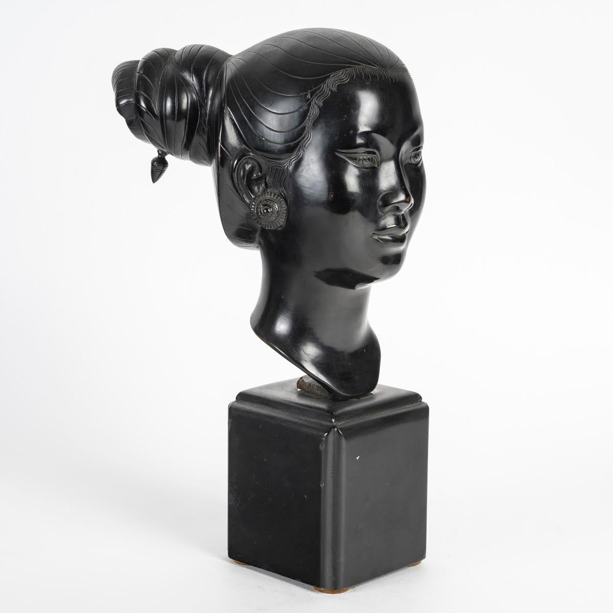 Vietnamese Bronze Sculpture with Brown Patina, Signed Gia-Loï, 20th Century Vietnames.