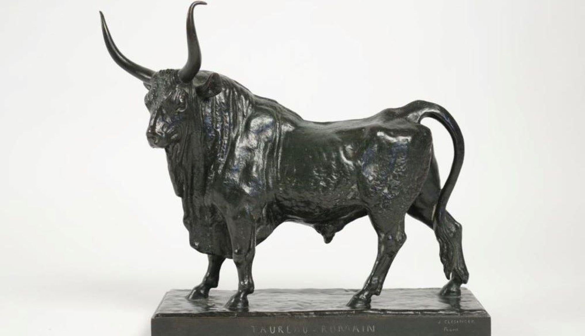 Bronze sculpture with green patina, Le Taureau Romain (The roman Bull), by Jean-Baptiste Clesinger, (1814-1883)
Rectangular terrace
Titled: Taureau - Romain
Signed J. Clesinger Located in Rome on the front of the terrace Founder's mark: F.