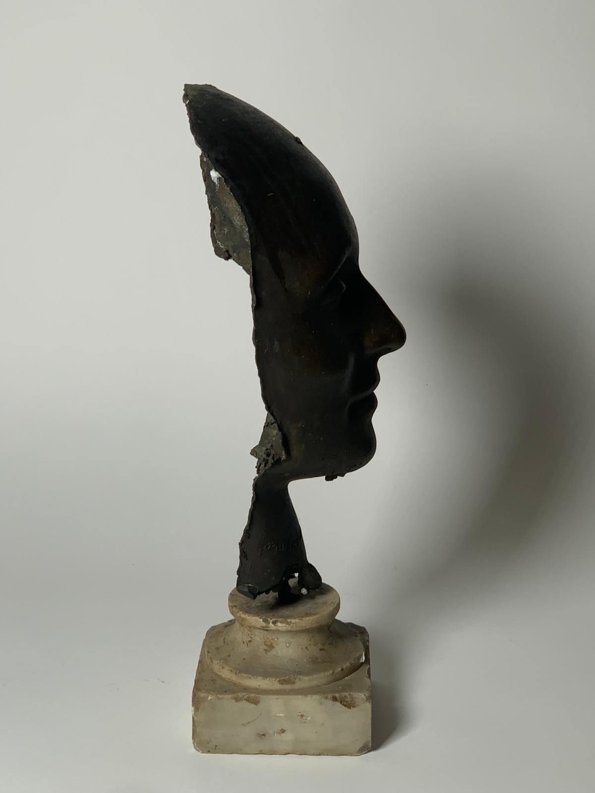 Bronzeskulptur einer Frau mit Gesicht aus Bronze von Umberto Mastroianni im Angebot 3