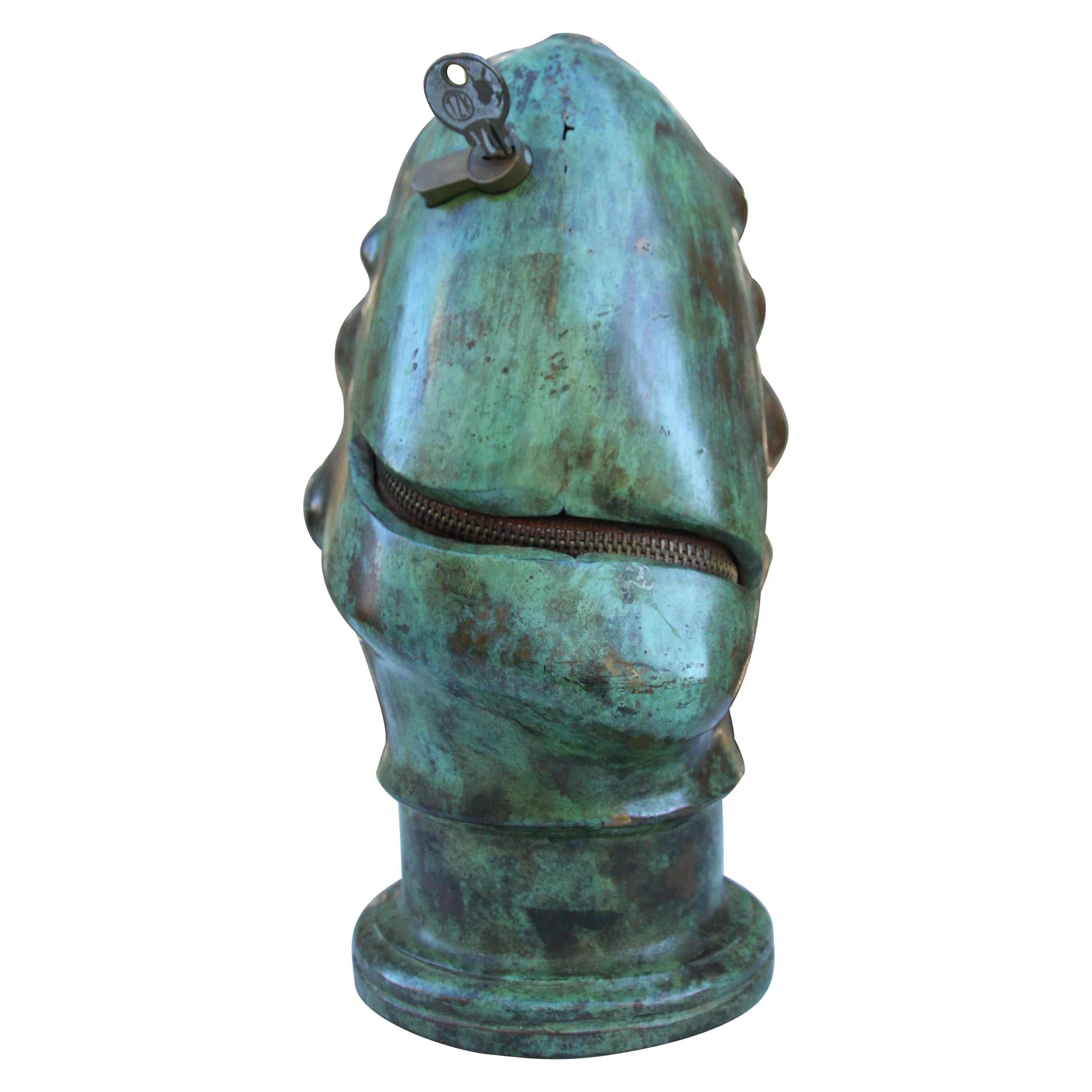 Bronze-Skulptur "Gesicht mit Reißverschluss"