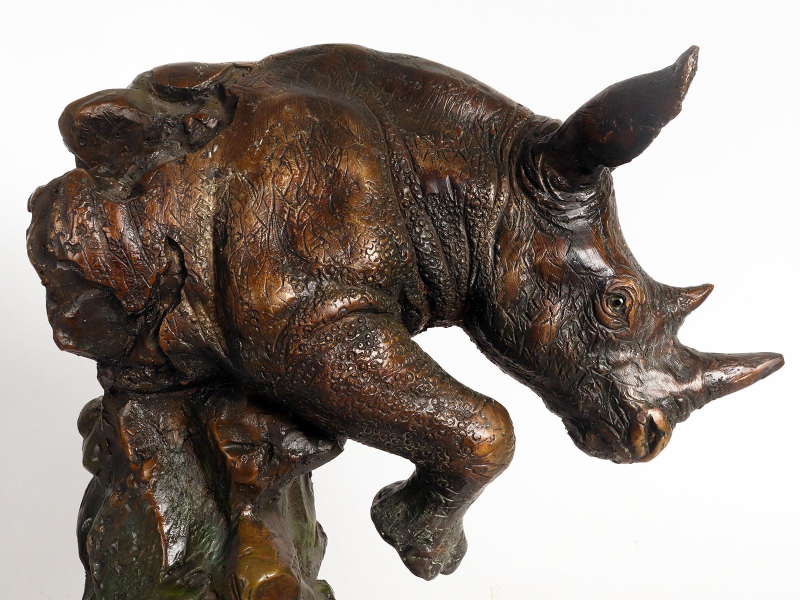 Bronze sculture depicting a rhinoceros, France 1870 ca.   For Sale 1