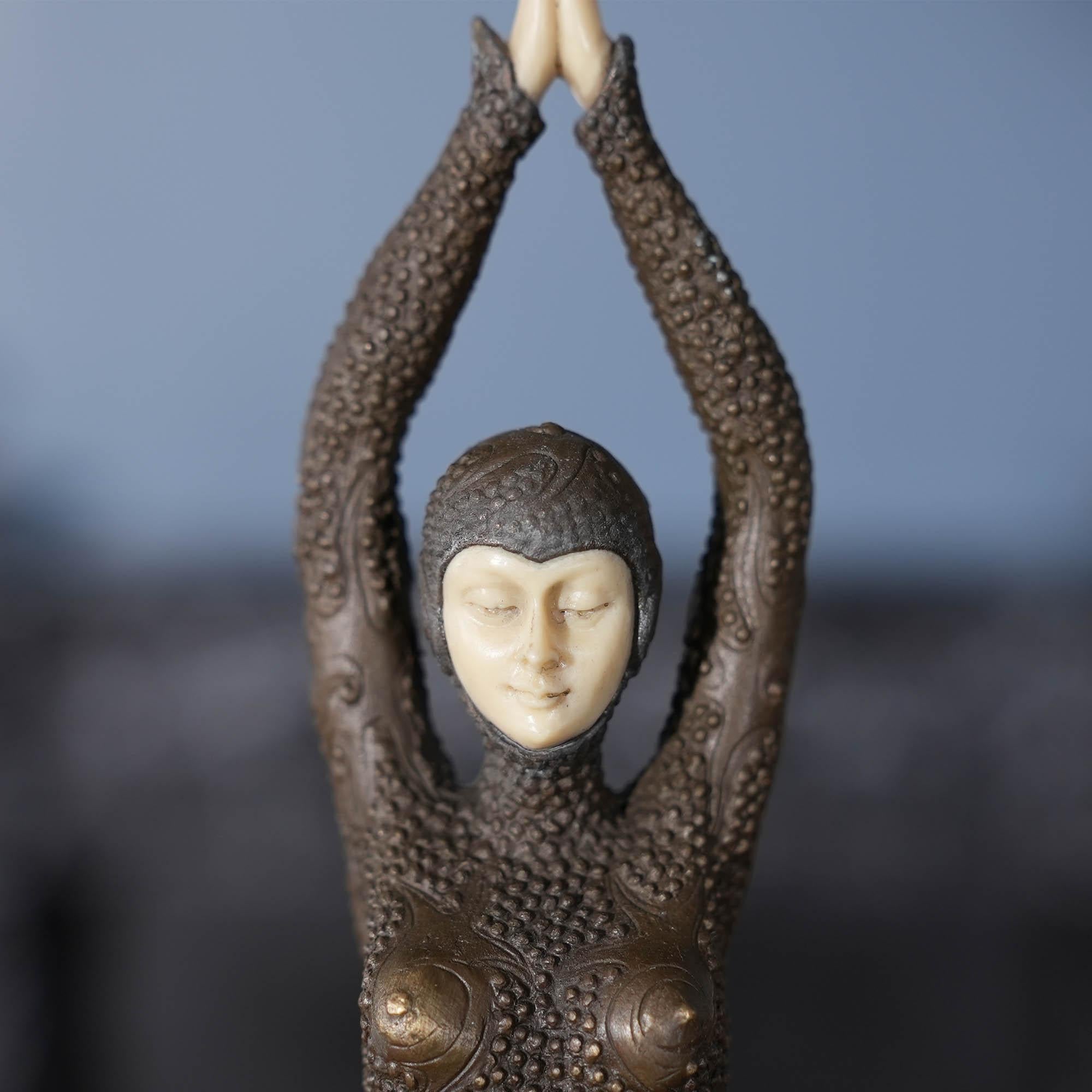XXIe siècle et contemporain Danseuse pailletée en bronze sur socle en marbre en vente