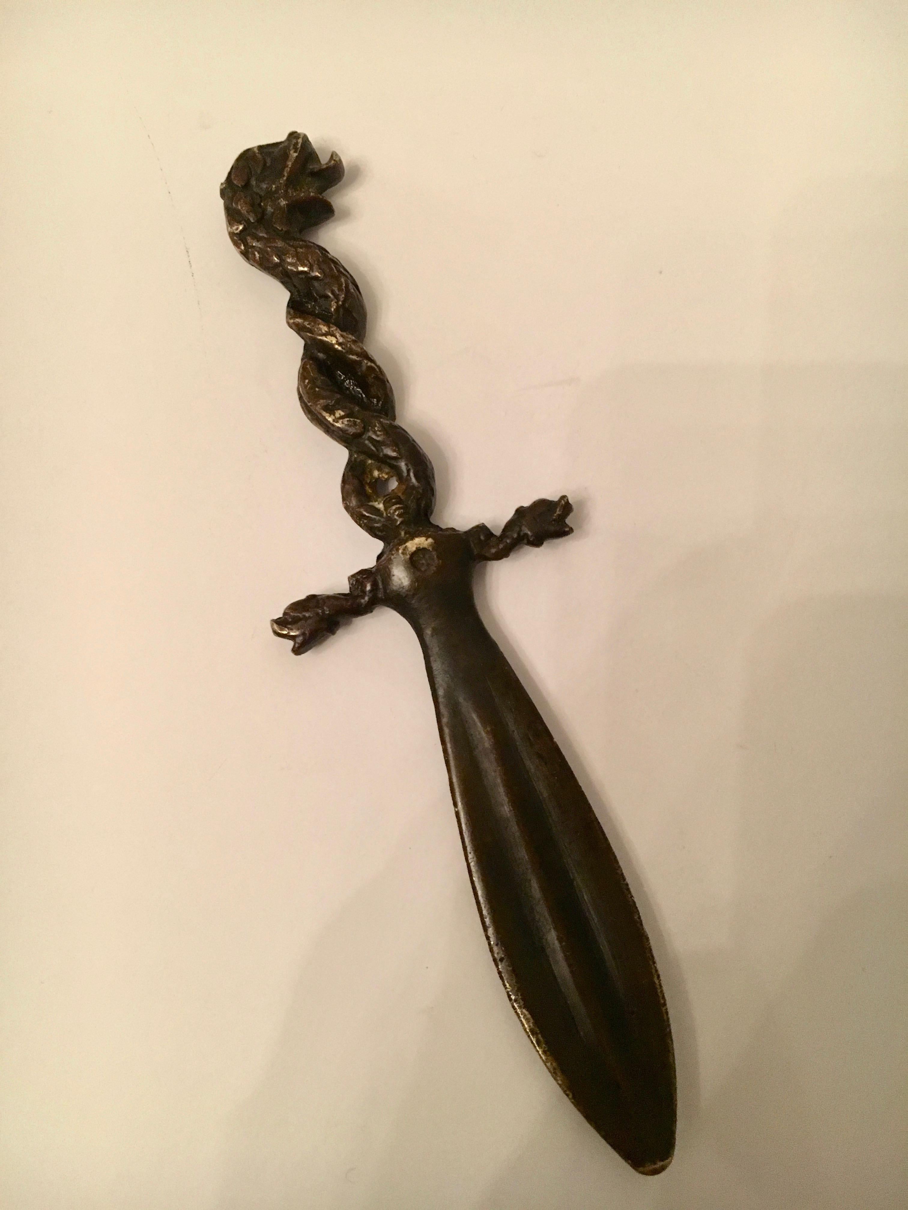 italien Coupe-papiers en forme de serpent de dauphin en bronze
