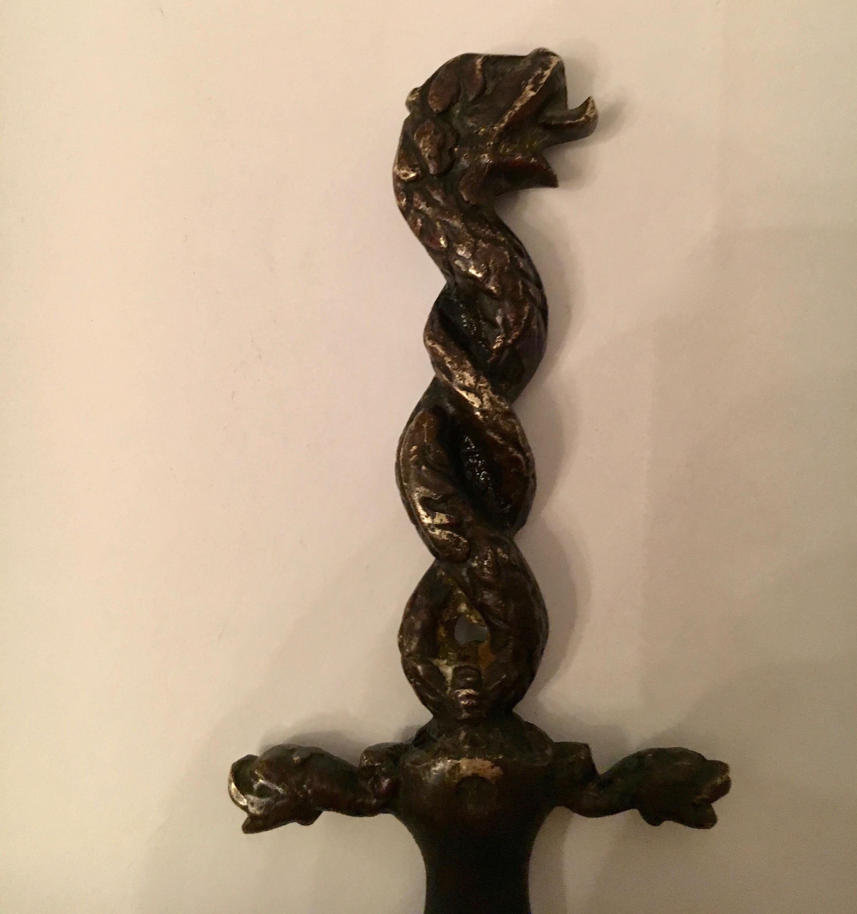 Coupe-papiers en forme de serpent de dauphin en bronze Bon état à Los Angeles, CA