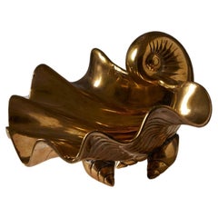 Muschelförmiges Tablett aus Bronze