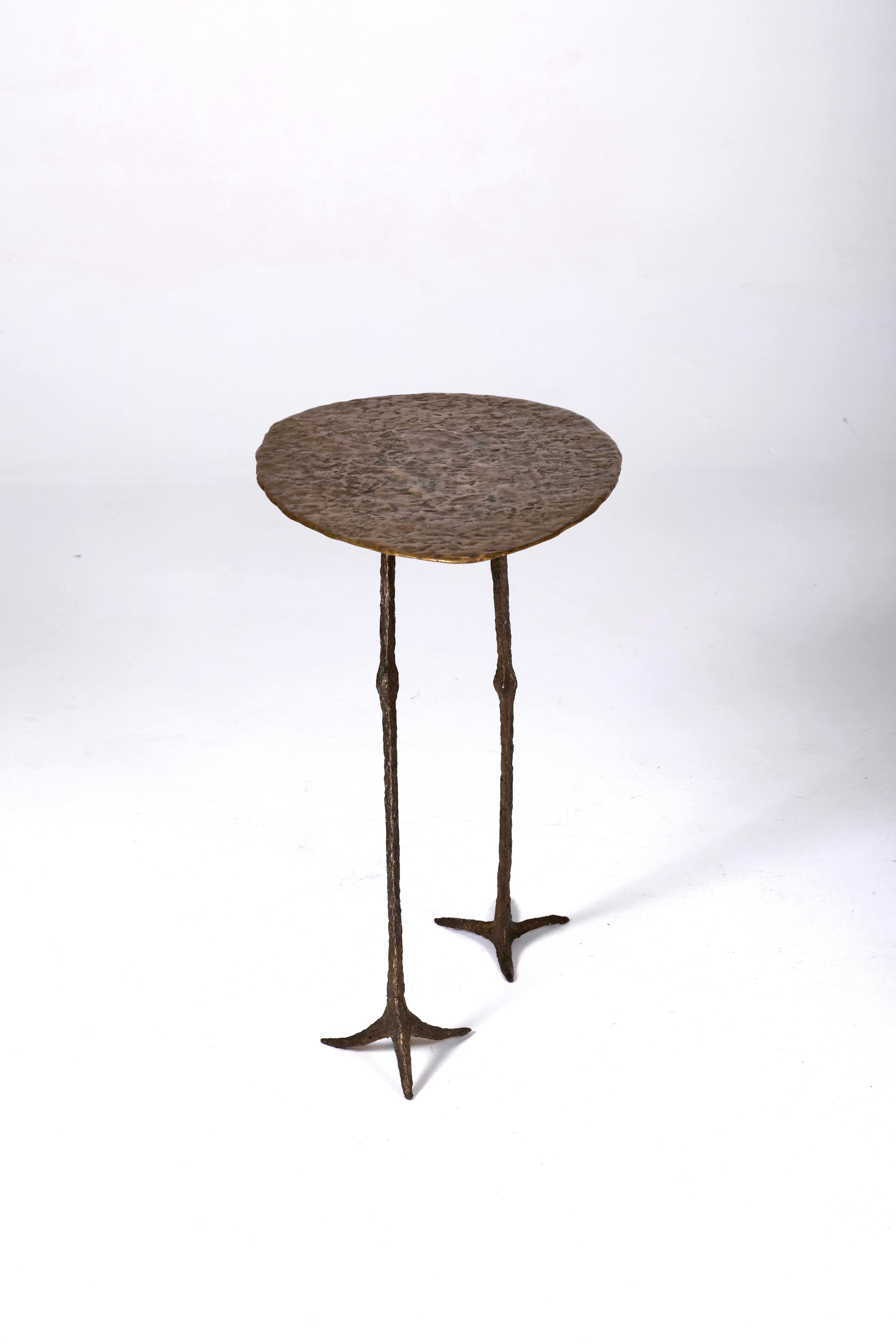 Postmodern bronze side table by designer sylvie mangaud. Exceptional table with a zoomorphic base. This table exists in only 10 copies, it is numbered and signed.

LP1308