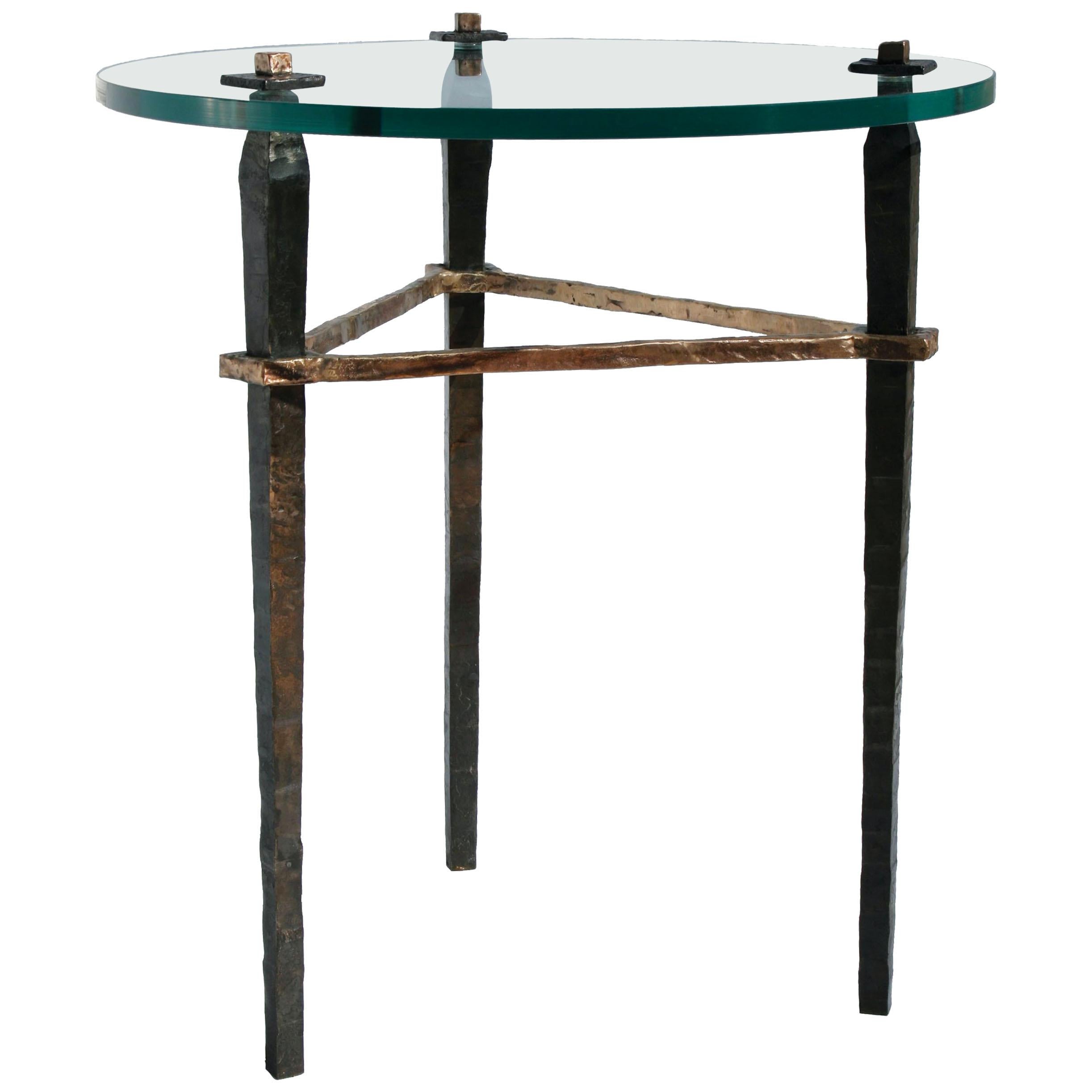 Table d'appoint en bronze avec plateau rond en verre en vente