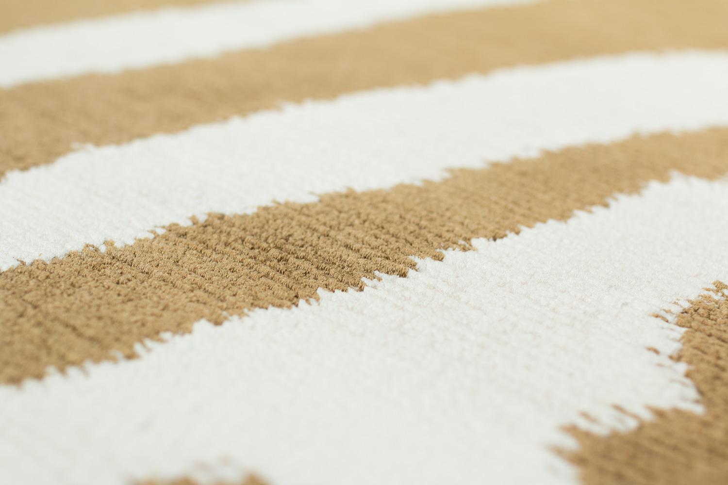Tappeto Runner Accessorio Zebra in Seta Bronzo Annodato a Mano Di Joseph Carini in vendita 4