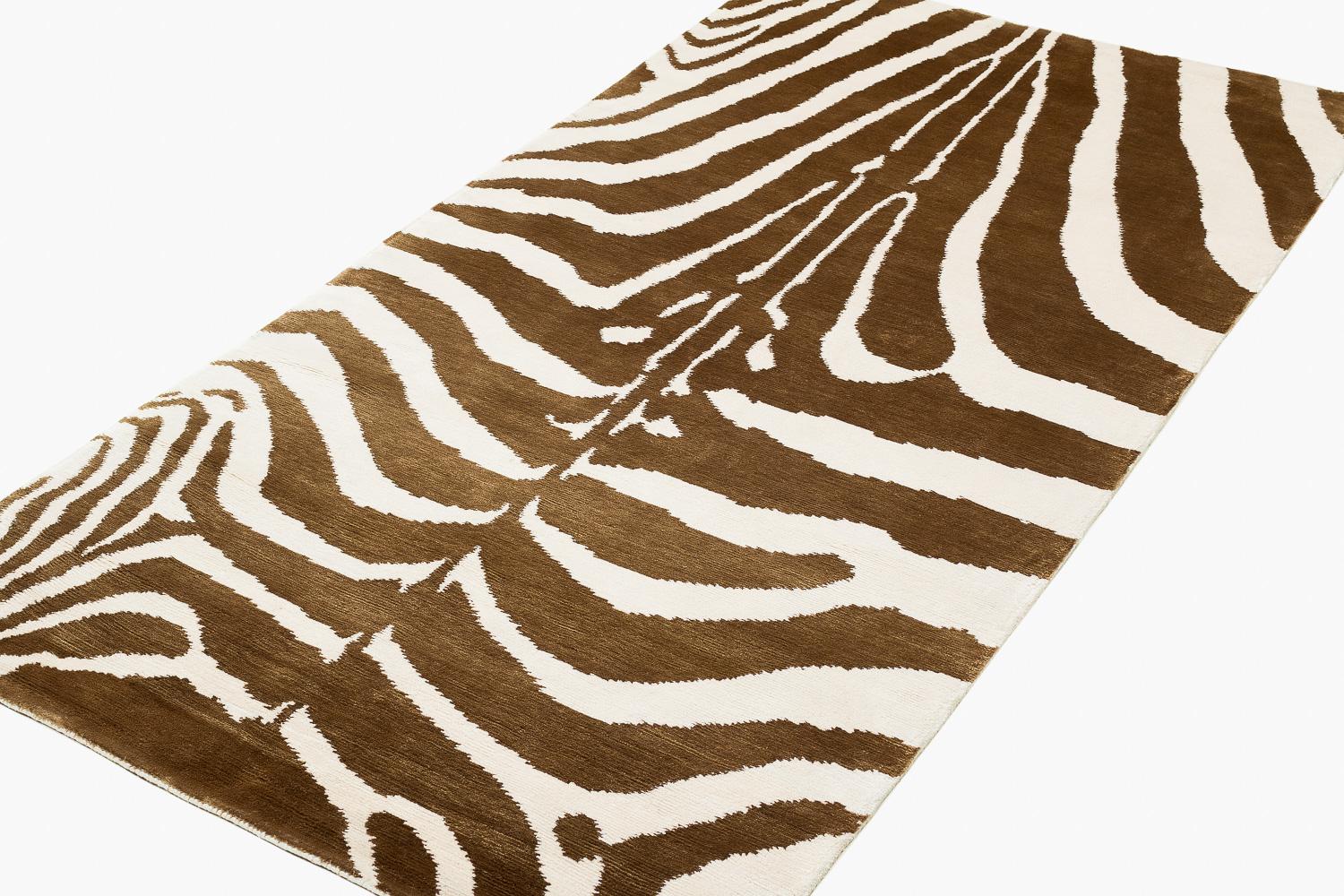 Organico moderno Tappeto Runner Accessorio Zebra in Seta Bronzo Annodato a Mano Di Joseph Carini in vendita