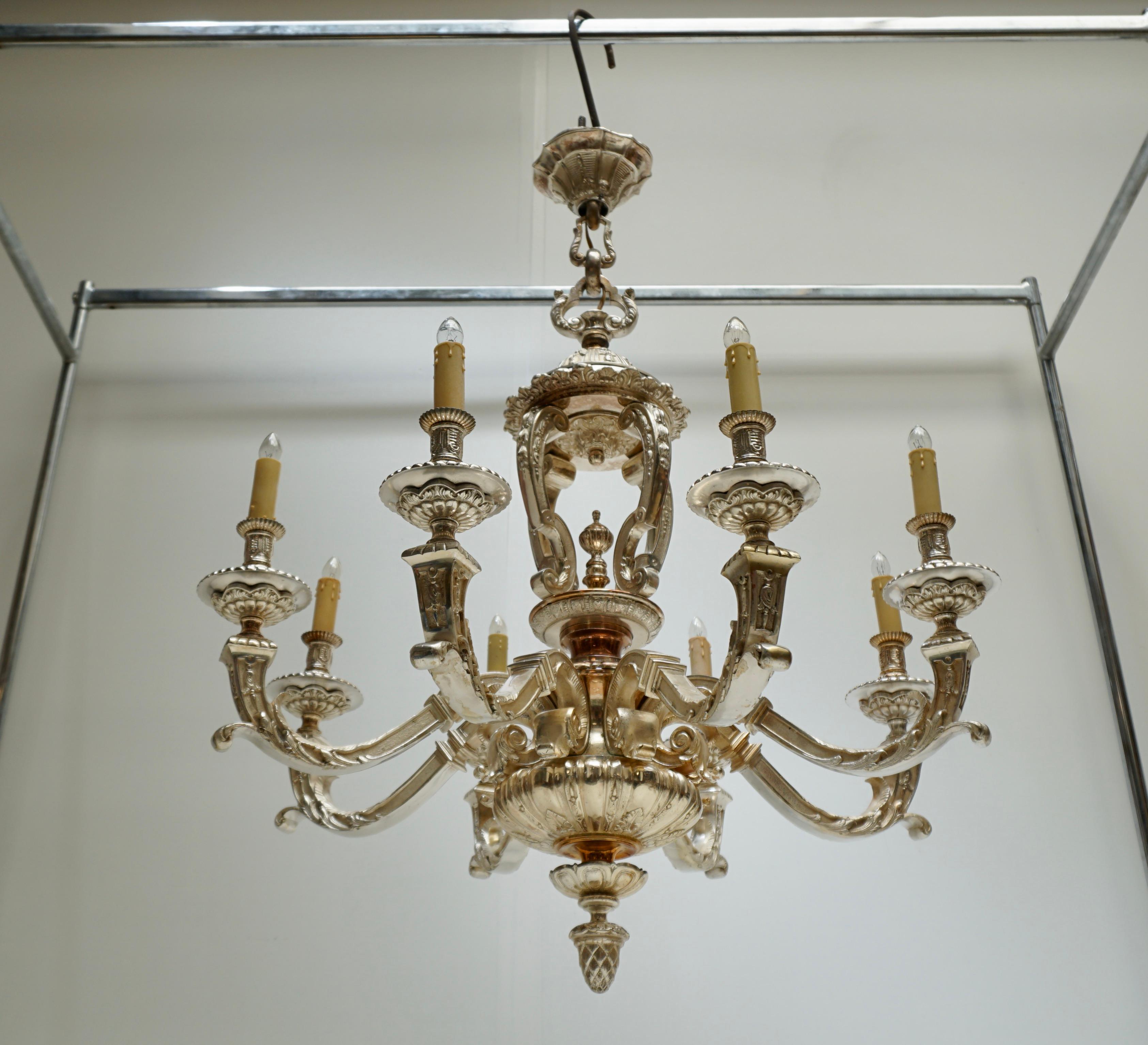 Versilberter Mazarin-Kronleuchter aus Bronze im Zustand „Gut“ im Angebot in Antwerp, BE