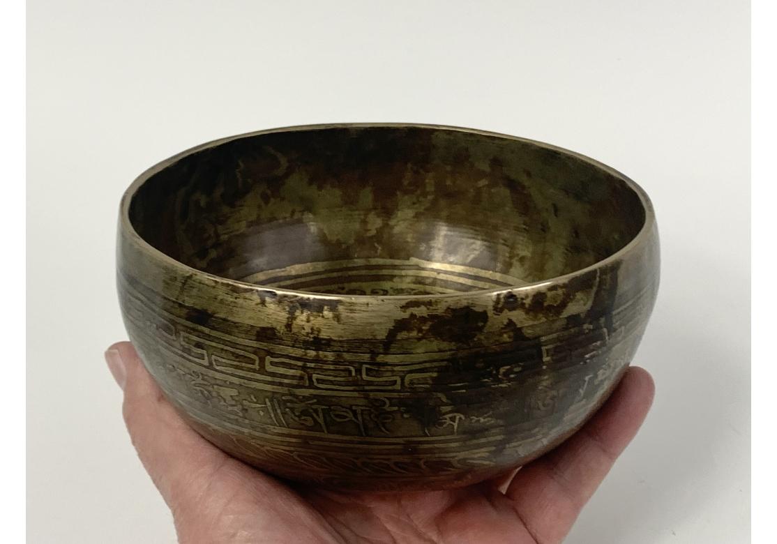 Ciotola da canto in bronzo dal Nepal in vendita 3