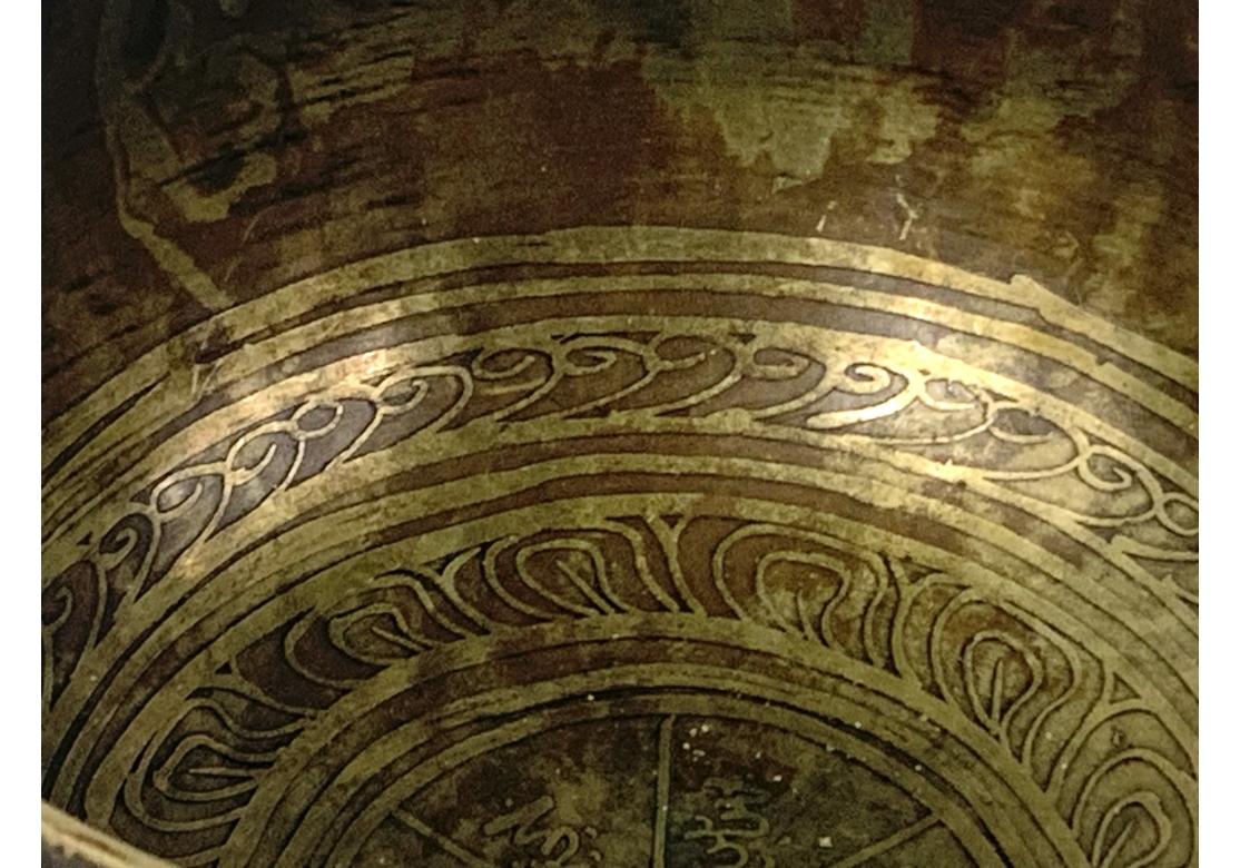 Ciotola da canto in bronzo dal Nepal in vendita 6