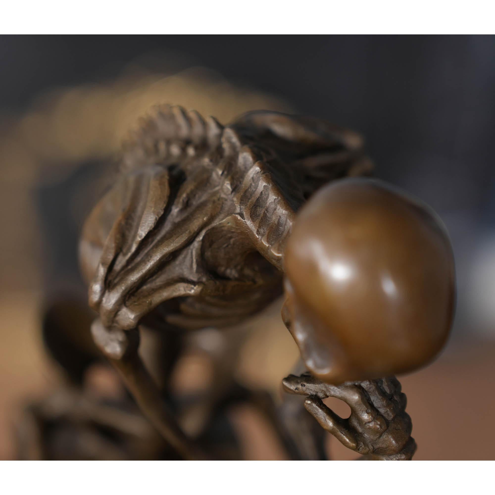 Bronze Skelett-Denker mit Skelett auf Marmorsockel im Angebot 5