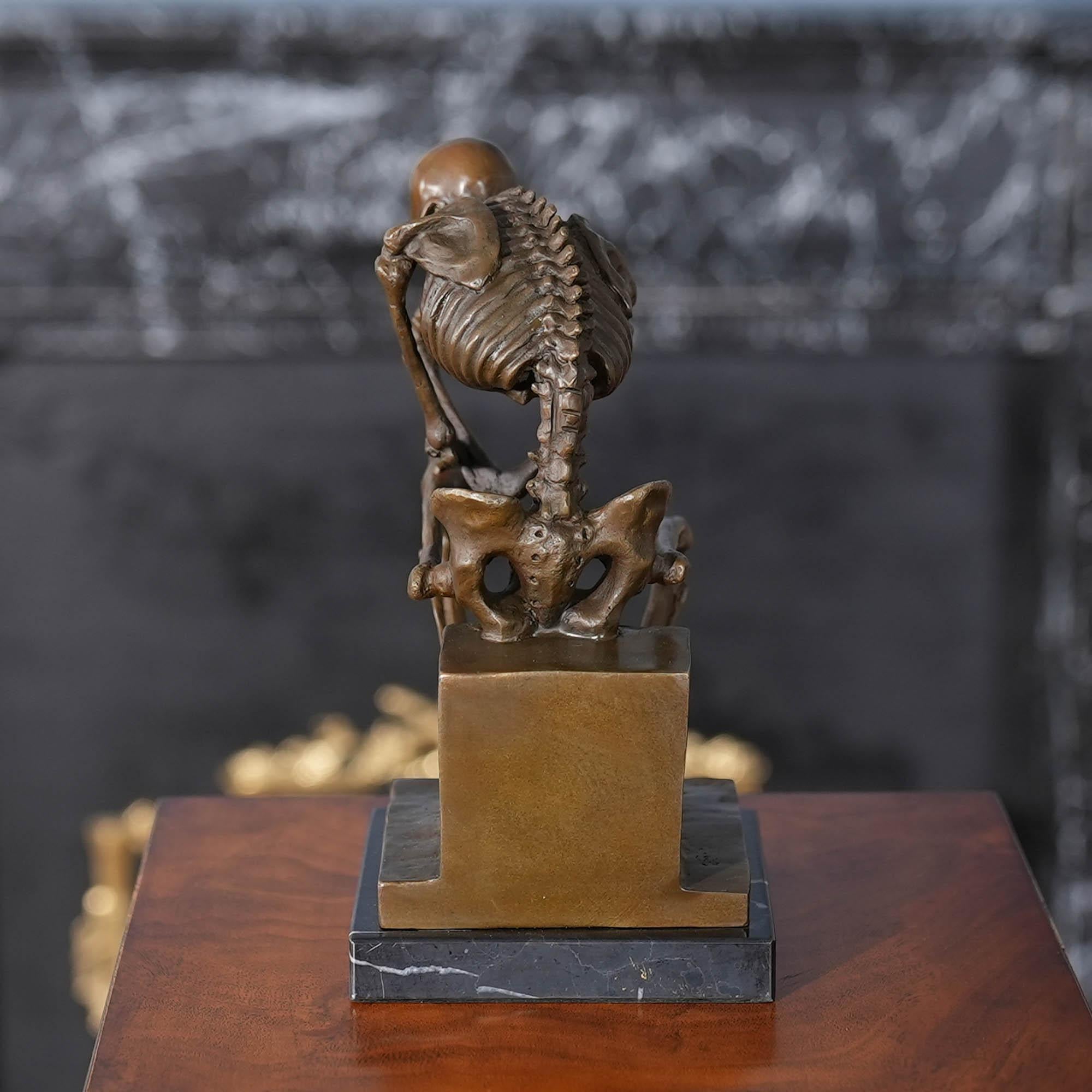 Bronze Skelett-Denker mit Skelett auf Marmorsockel im Angebot 3