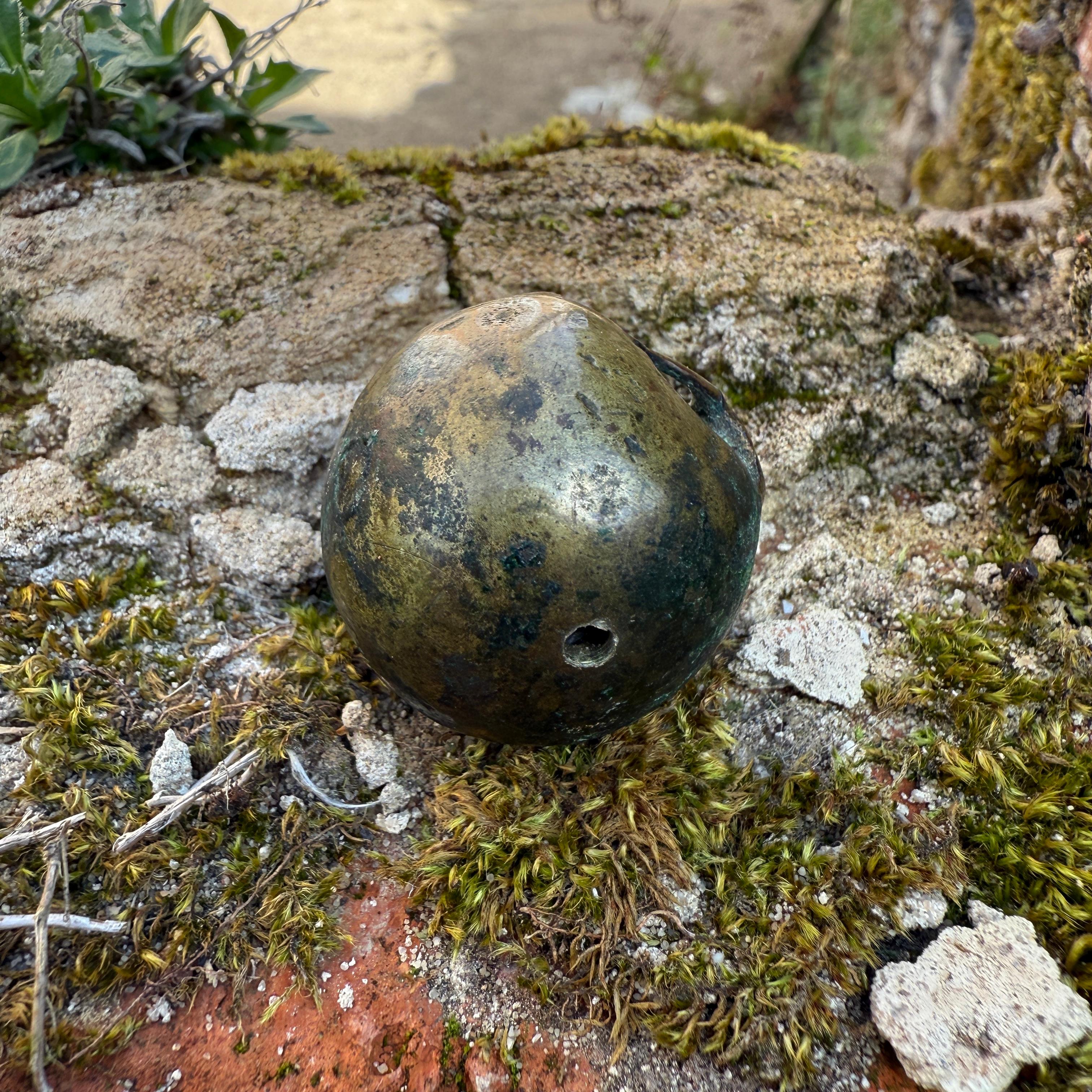 Cranio in bronzo dalla base di un crocifisso. Francese o tedesco, XVII secolo. in vendita 6