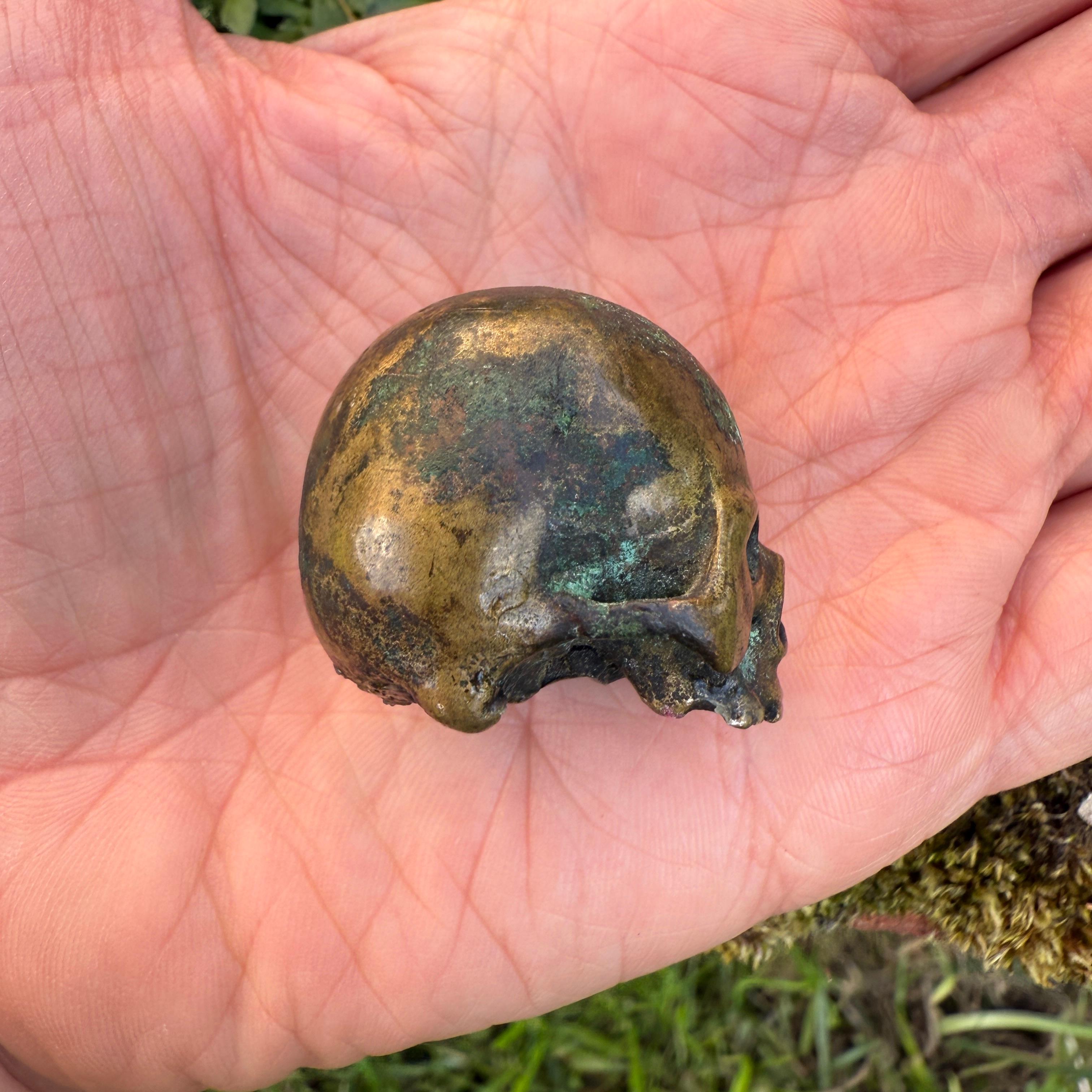 Cranio in bronzo dalla base di un crocifisso. Francese o tedesco, XVII secolo. in vendita 8