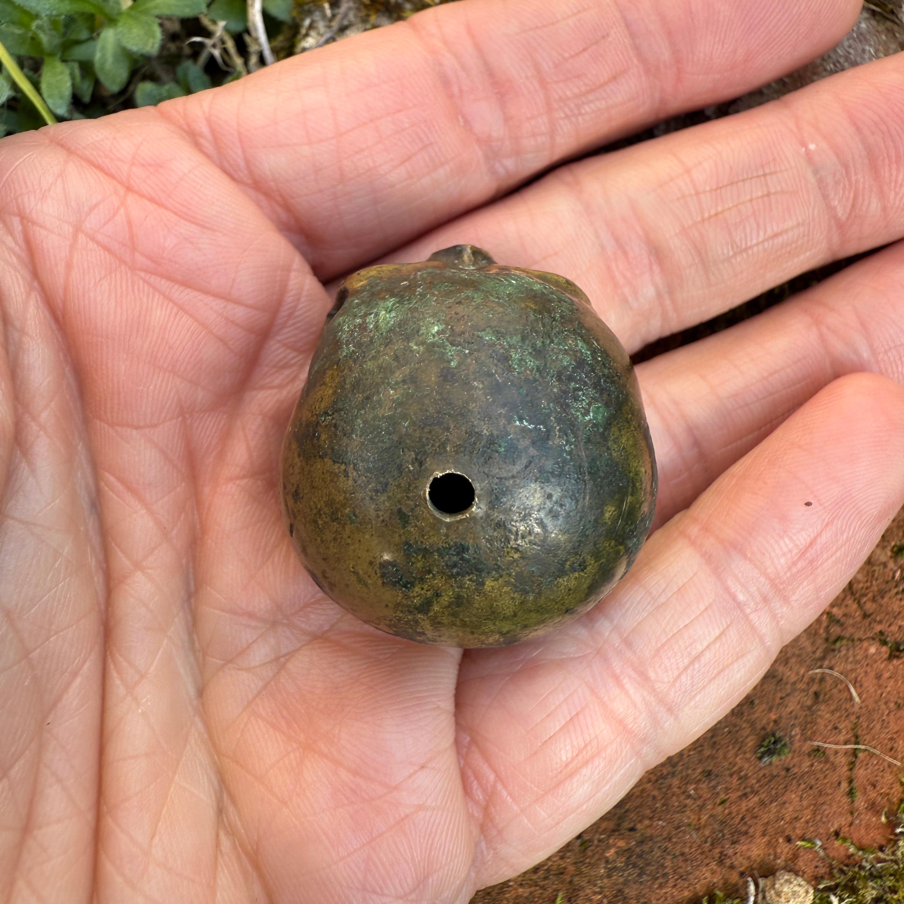 Cranio in bronzo dalla base di un crocifisso. Francese o tedesco, XVII secolo. in vendita 11