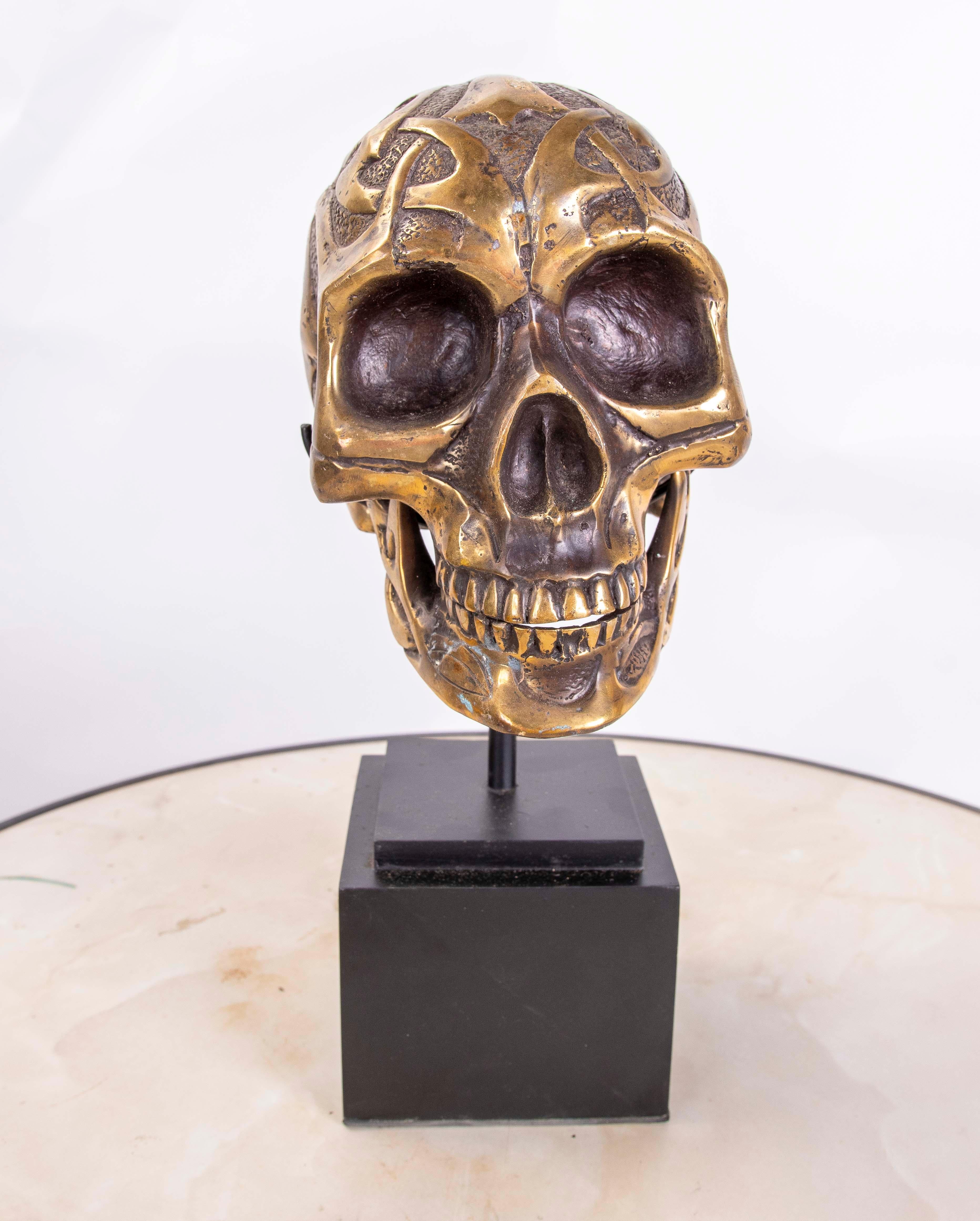 Bronze Skull Head on Square Wooden Base In Good Condition In Marbella, ES