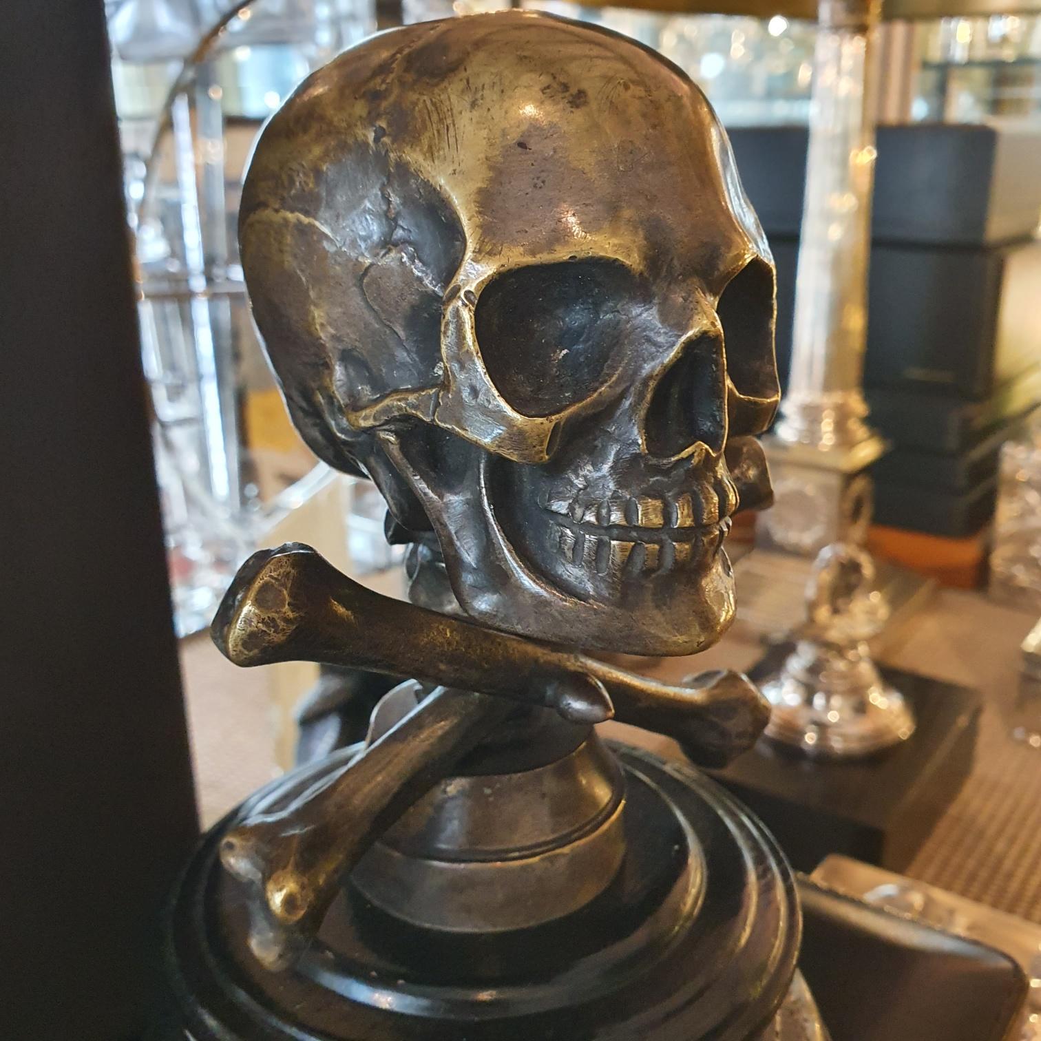 Bronze 'Skull' Radiator Mascot by Emile Brégeon In Good Condition For Sale In London, GB