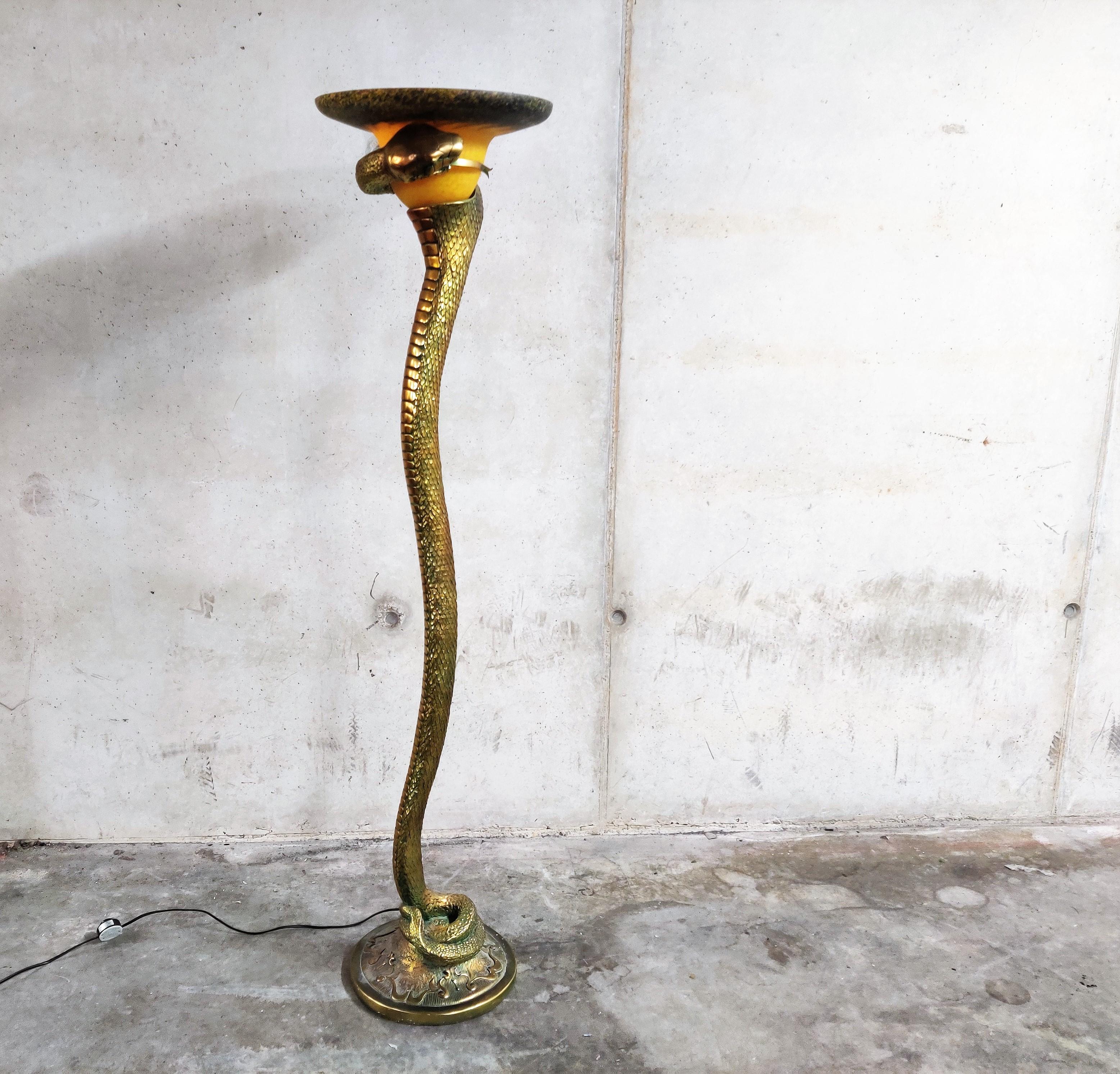 Midcentury cast bronze floor lamp depicting a highly detailed snake rising up from a woven basket and coiled around an 'art de France' handmade pâte de verre glass shade.

This floor lamp emits a warm light due to the orange glass.

Beautiful