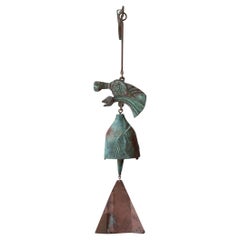 Sculpture de cloche Soleri en bronze et support suspendu