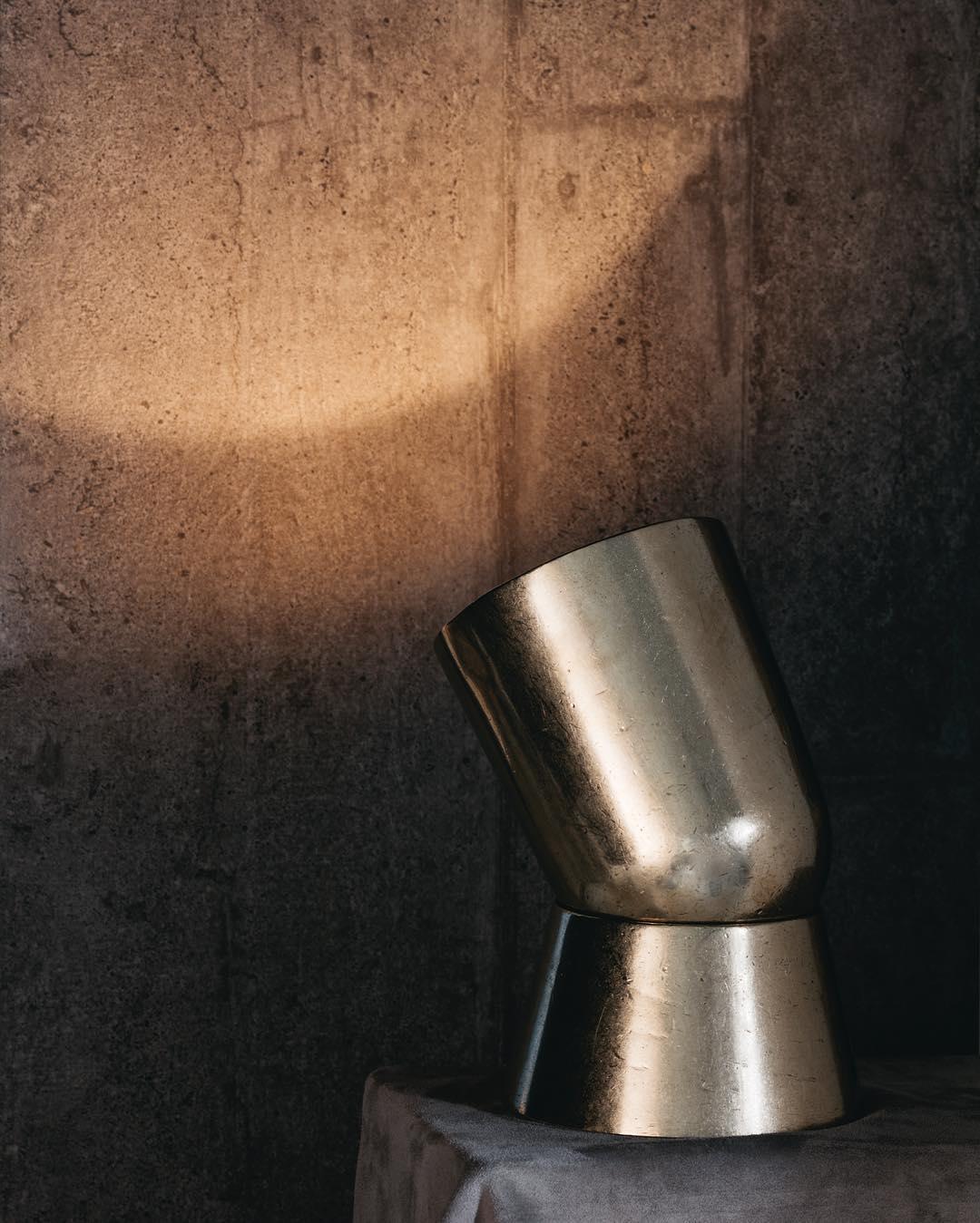 Lampe de table Contemporary Golden Bronze Spot by Henry Wilson Neuf - En vente à Geneve, CH