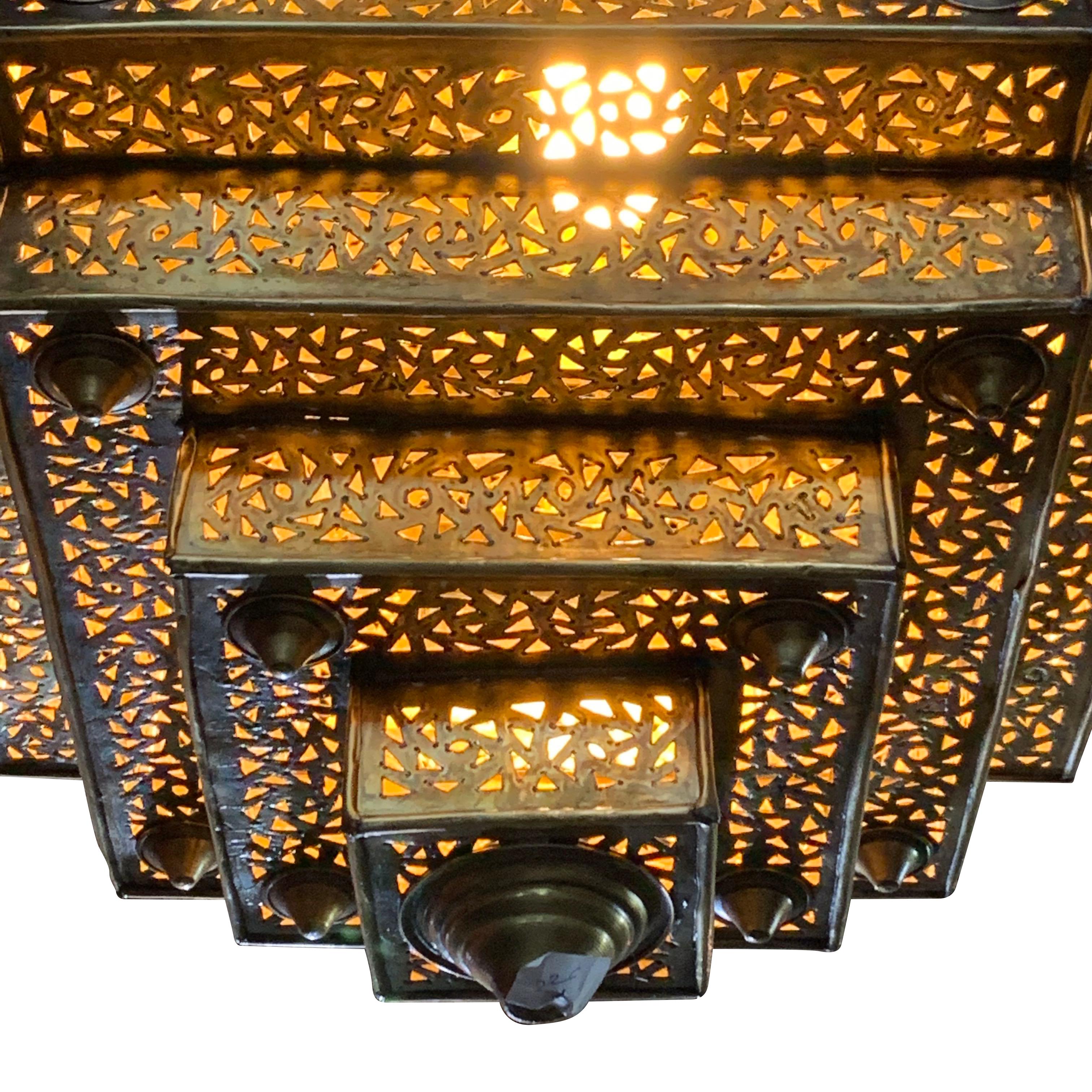 Moroccan square perforated bronze chandelier.
Multi-tiered design.
Recently rewired.
Overall height 44