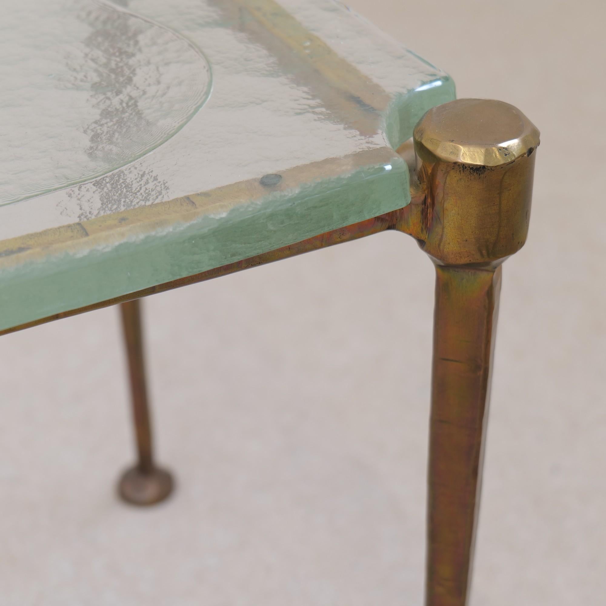 Table carrée Lothar Klute avec verre coulé bleu/vert Excellent état à Saarbrücken, DE