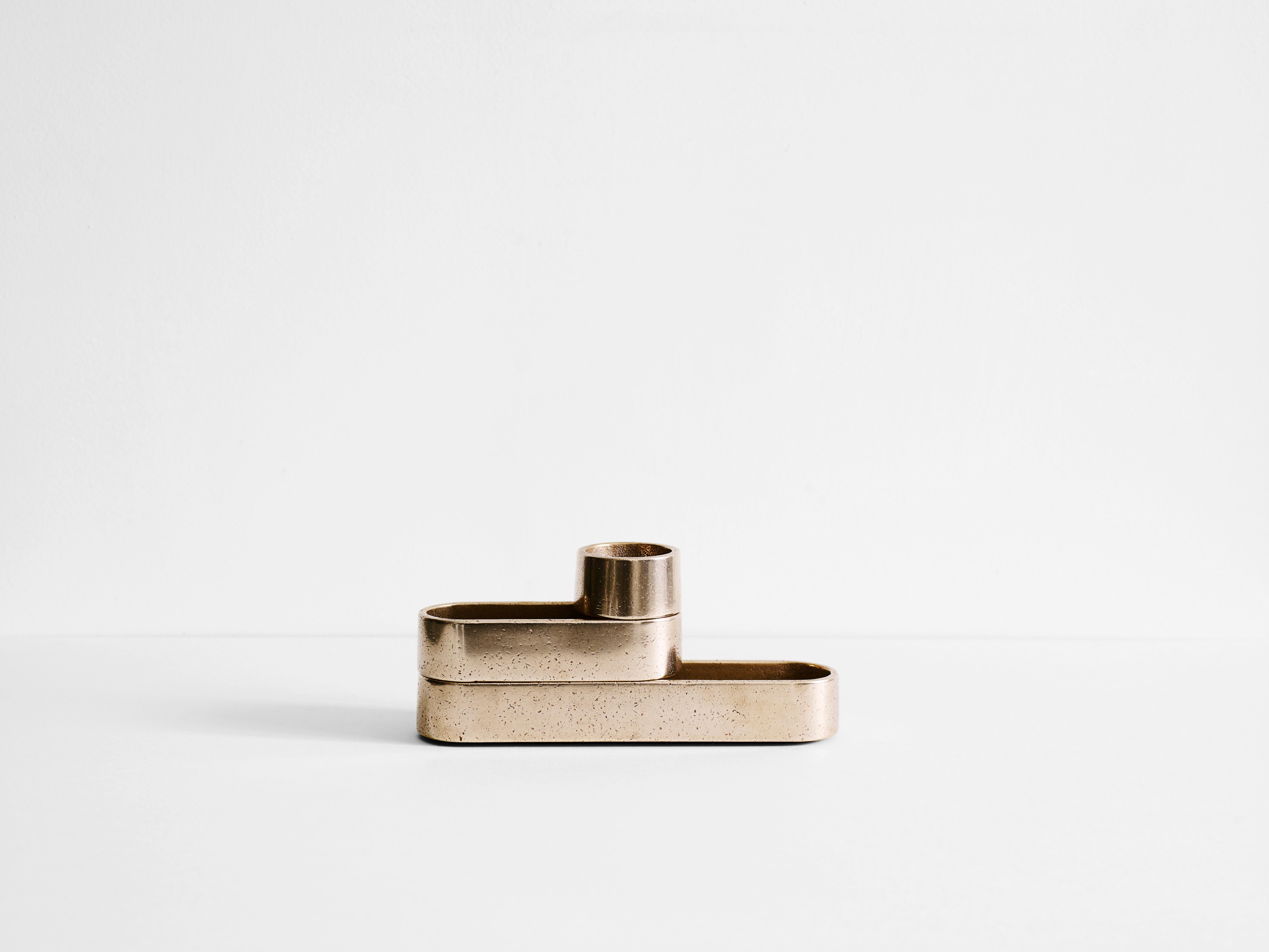 Contemporary Three Stacked, Oblong Golden Bronze Stack Trays von Henry Wilson (Moderne) im Angebot