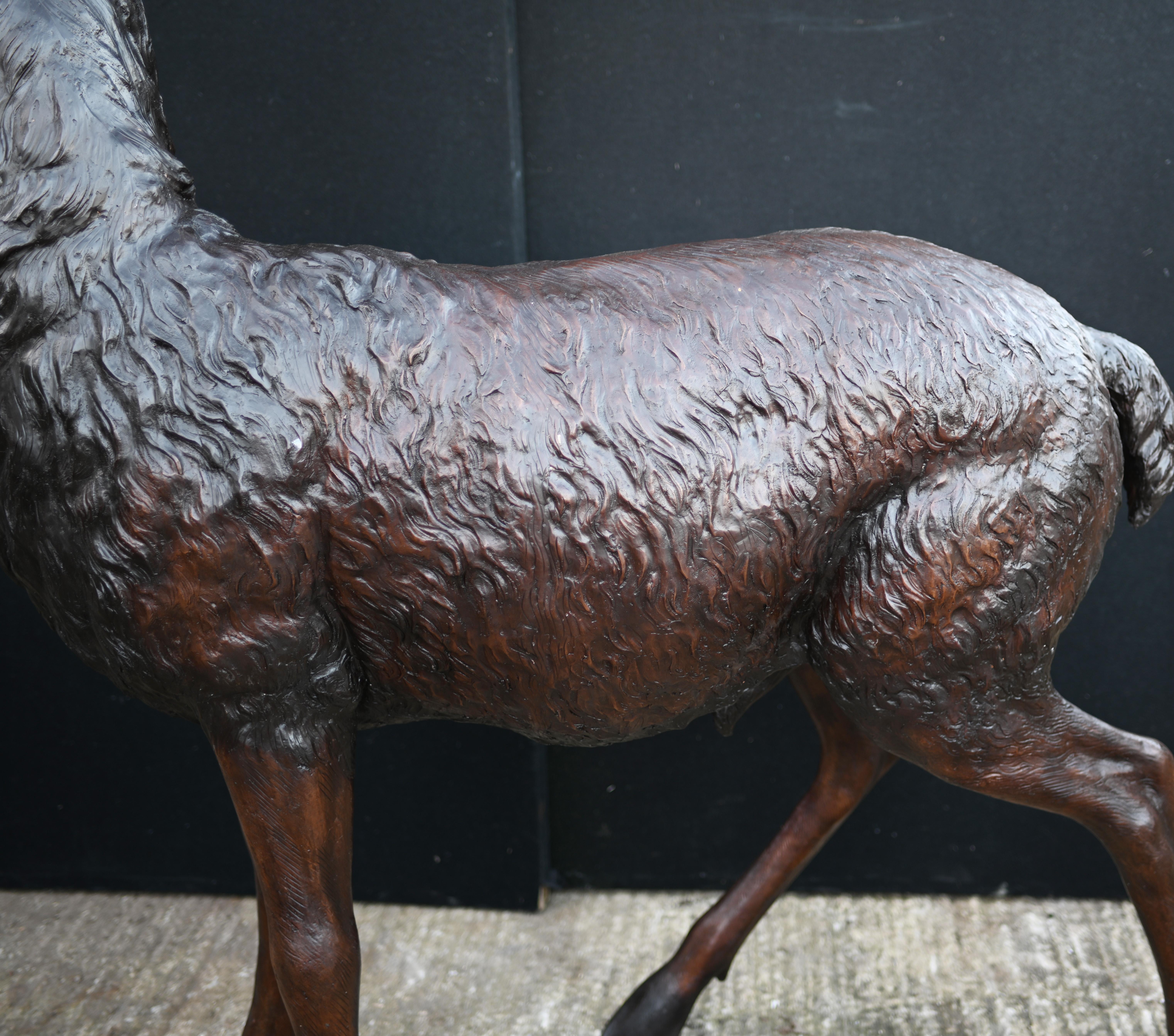 Paire de statues de cerfs et de cerfs en bronze du jardin des Highlands écossais en vente 11