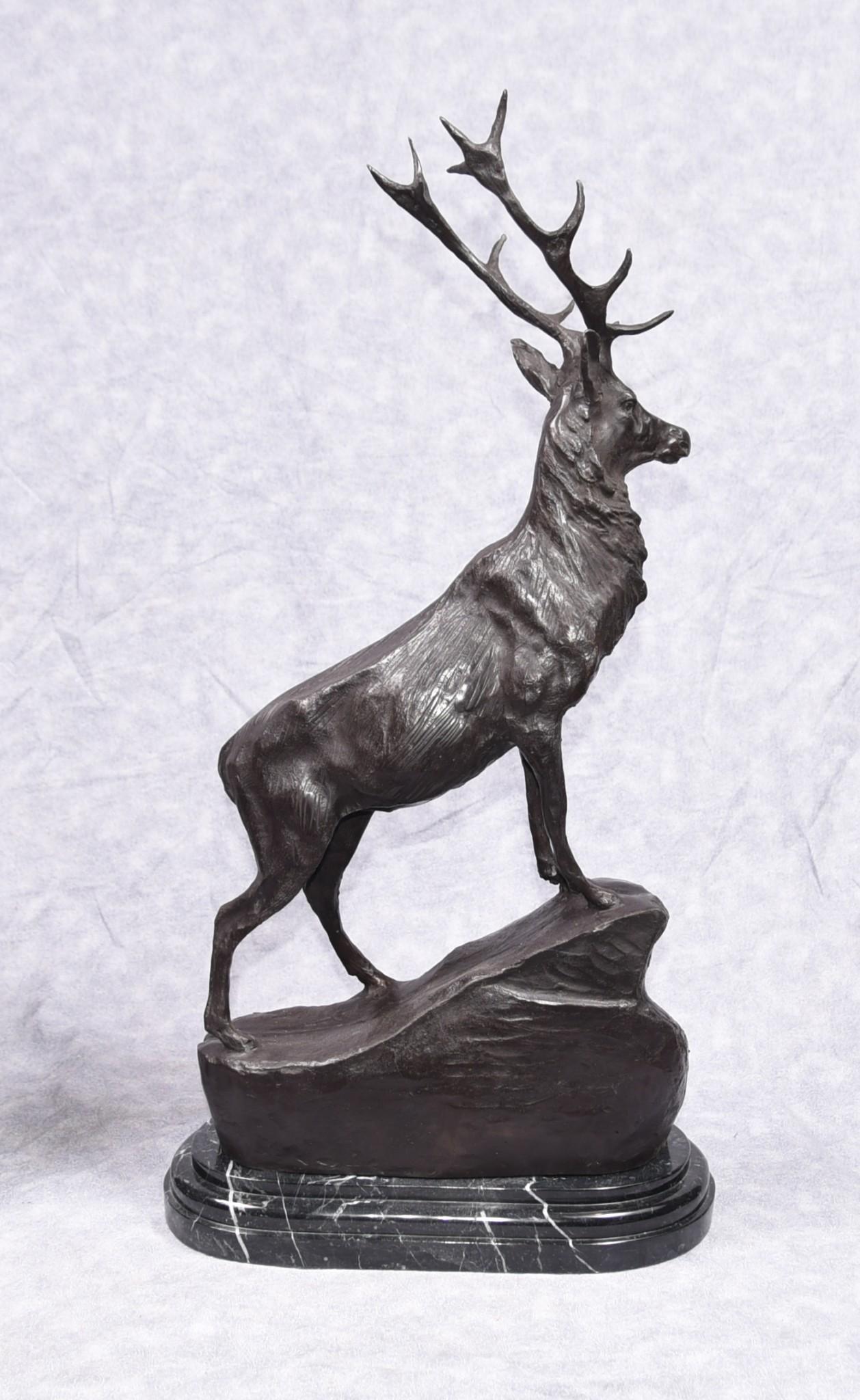 Cervi in bronzo firmati Moigniez Coppia di statue di cervi e alci in vendita 1