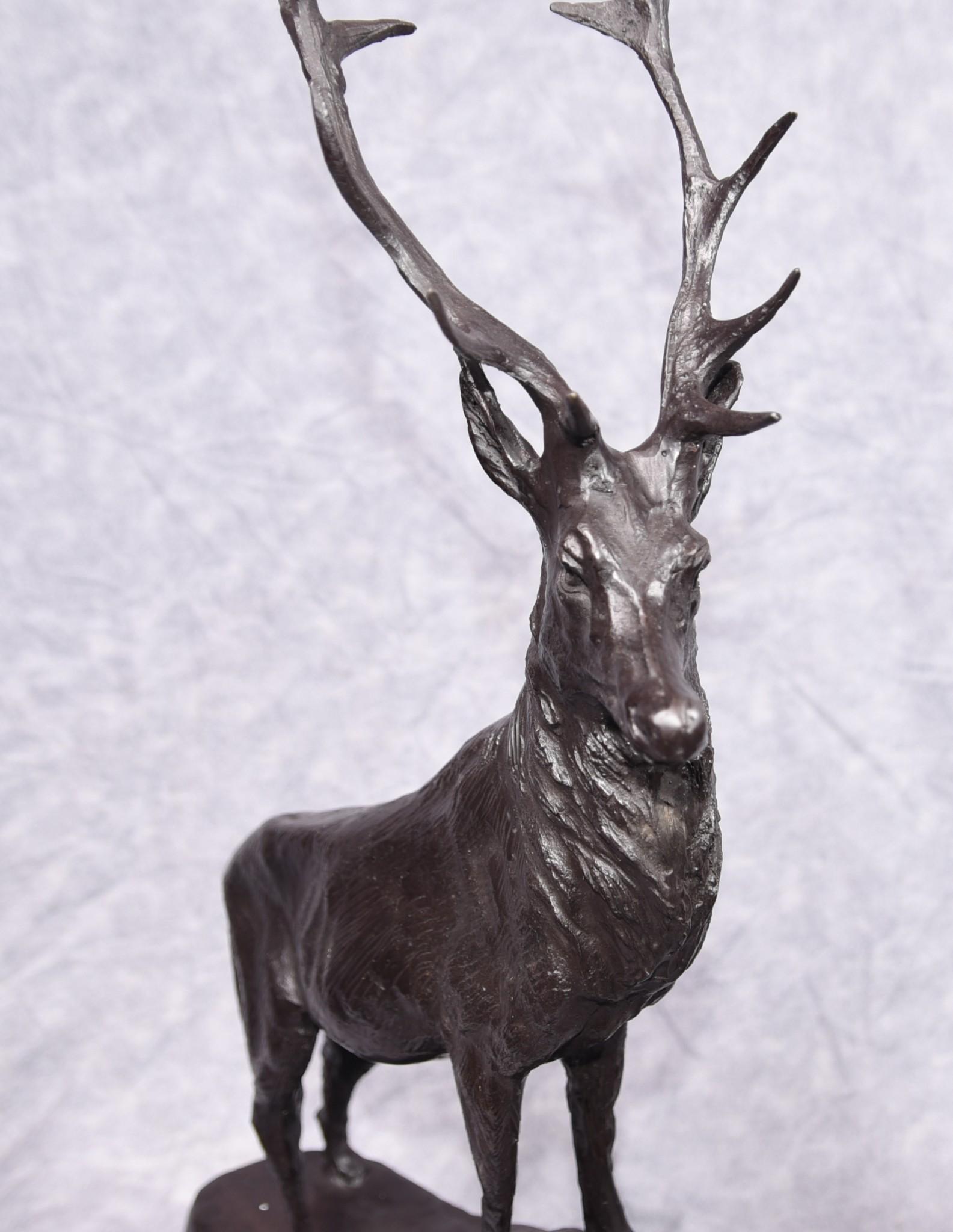 Cervi in bronzo firmati Moigniez Coppia di statue di cervi e alci in vendita 3