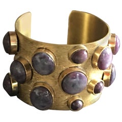 Armreif aus Bronze mit Stern-Rubin-Cabochon