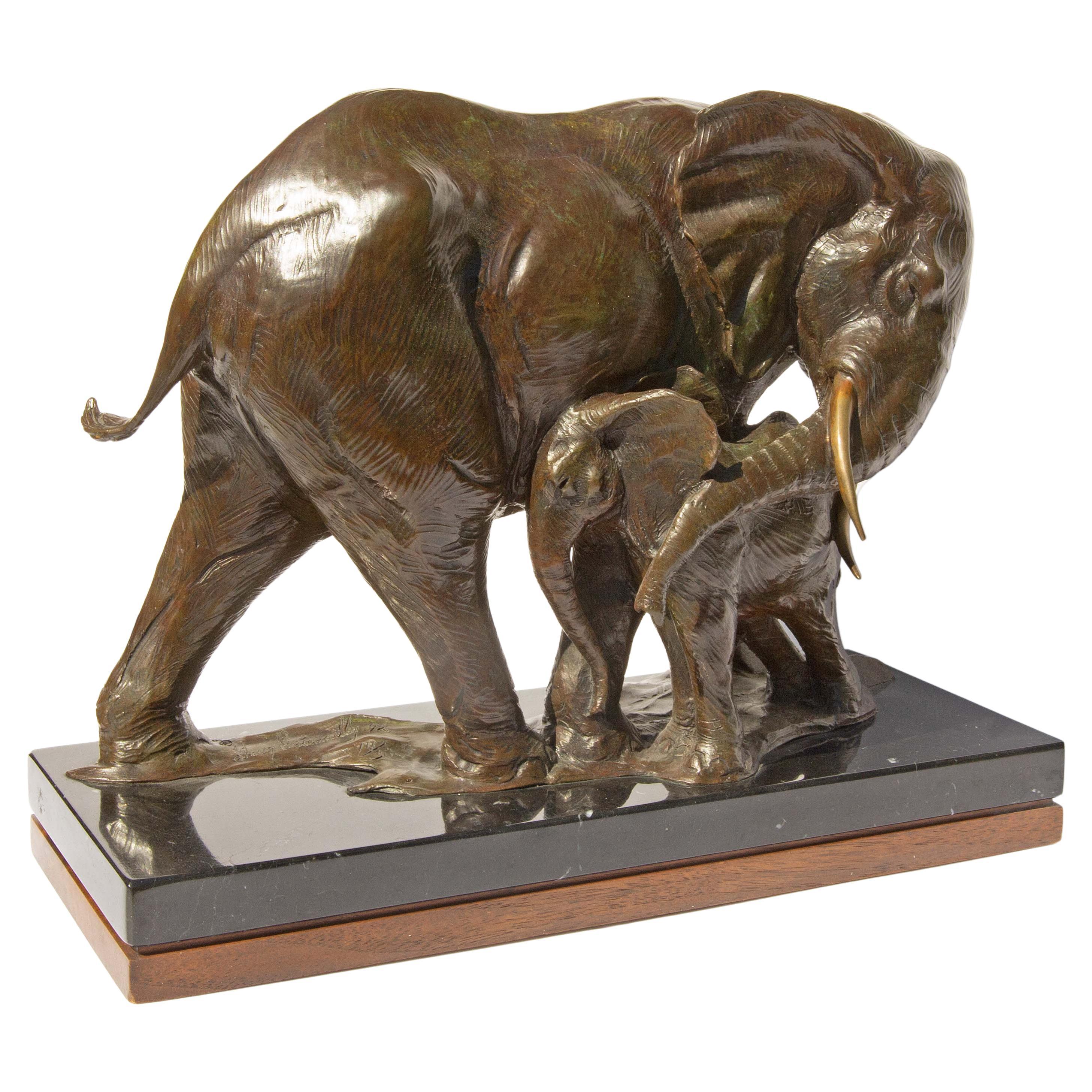 Americano Statua in bronzo di elefante e vitello dello scultore americano Dan Ostermiller in vendita