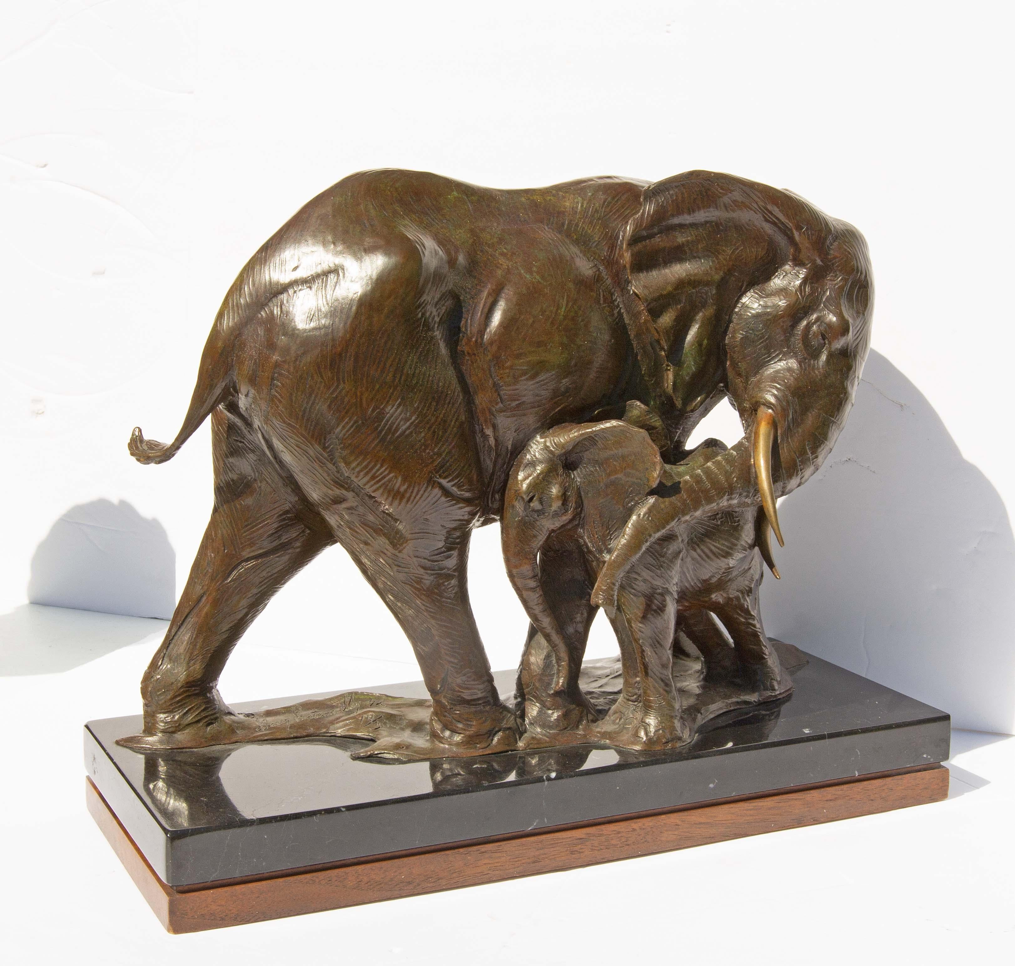Bronze Statue Elephant and Her Calf by American Sculptor Dan Ostermiller In Excellent Condition For Sale In Rochester, NY