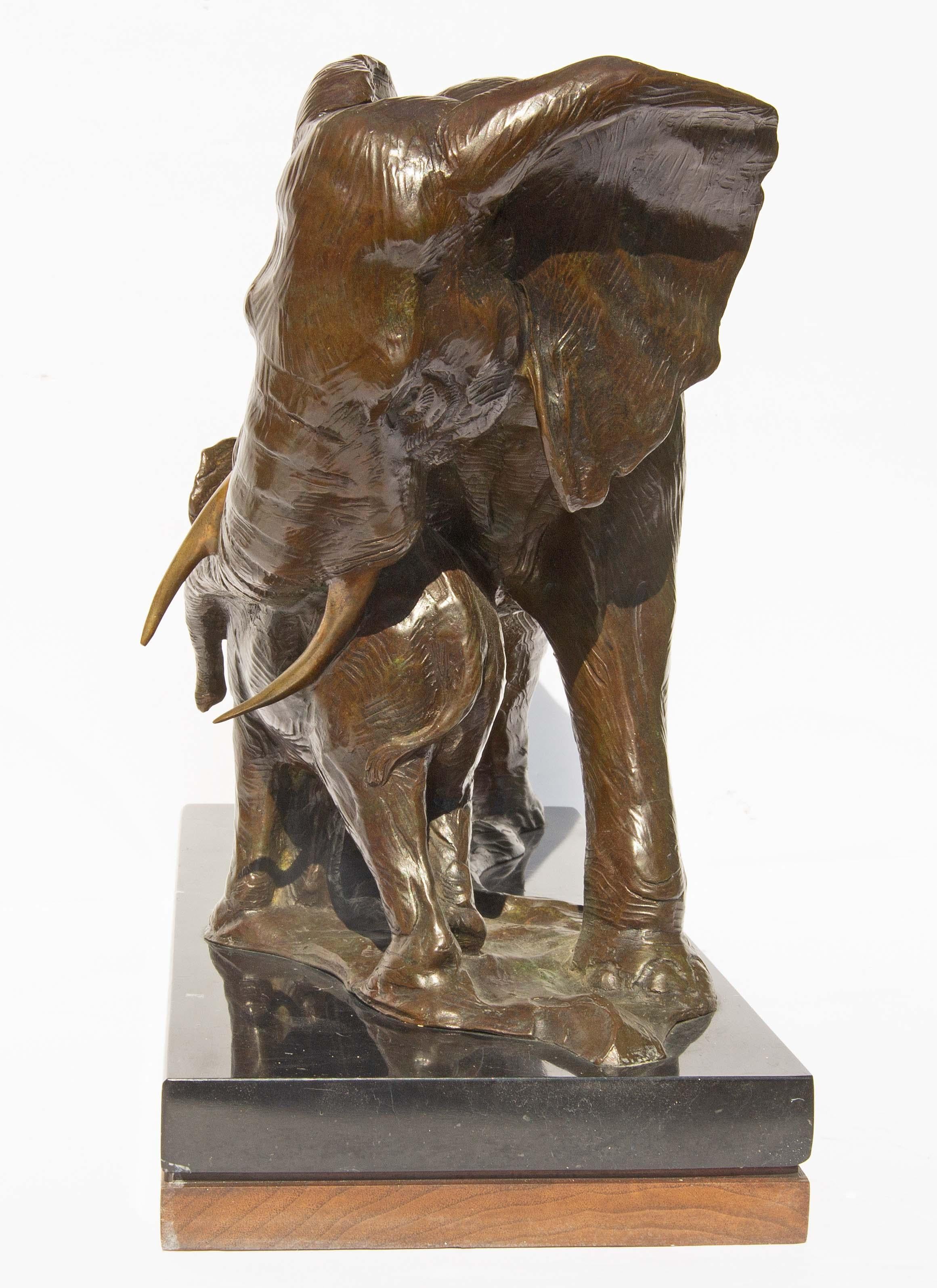 20ième siècle Statue d'éléphant et de sa veau en bronze du sculpteur américain Dan Ostermiller en vente