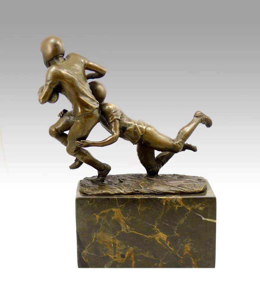 Patinato Statua di bronzo - Giocatore di calcio in vendita