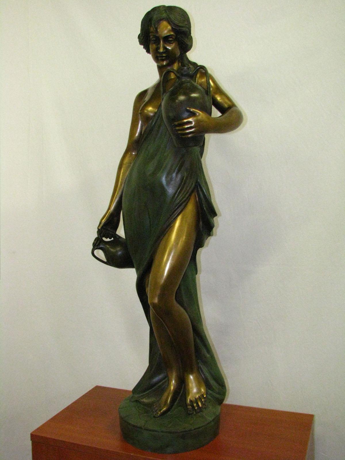 Impressive, impressive and visually grateful,
bronze sculpture well over a meter high,
depicting a young woman with two antique amphoras.
 Maintained in the classical canon of statuesque ancient sculpture,
with a beautifully marked counterpoint,