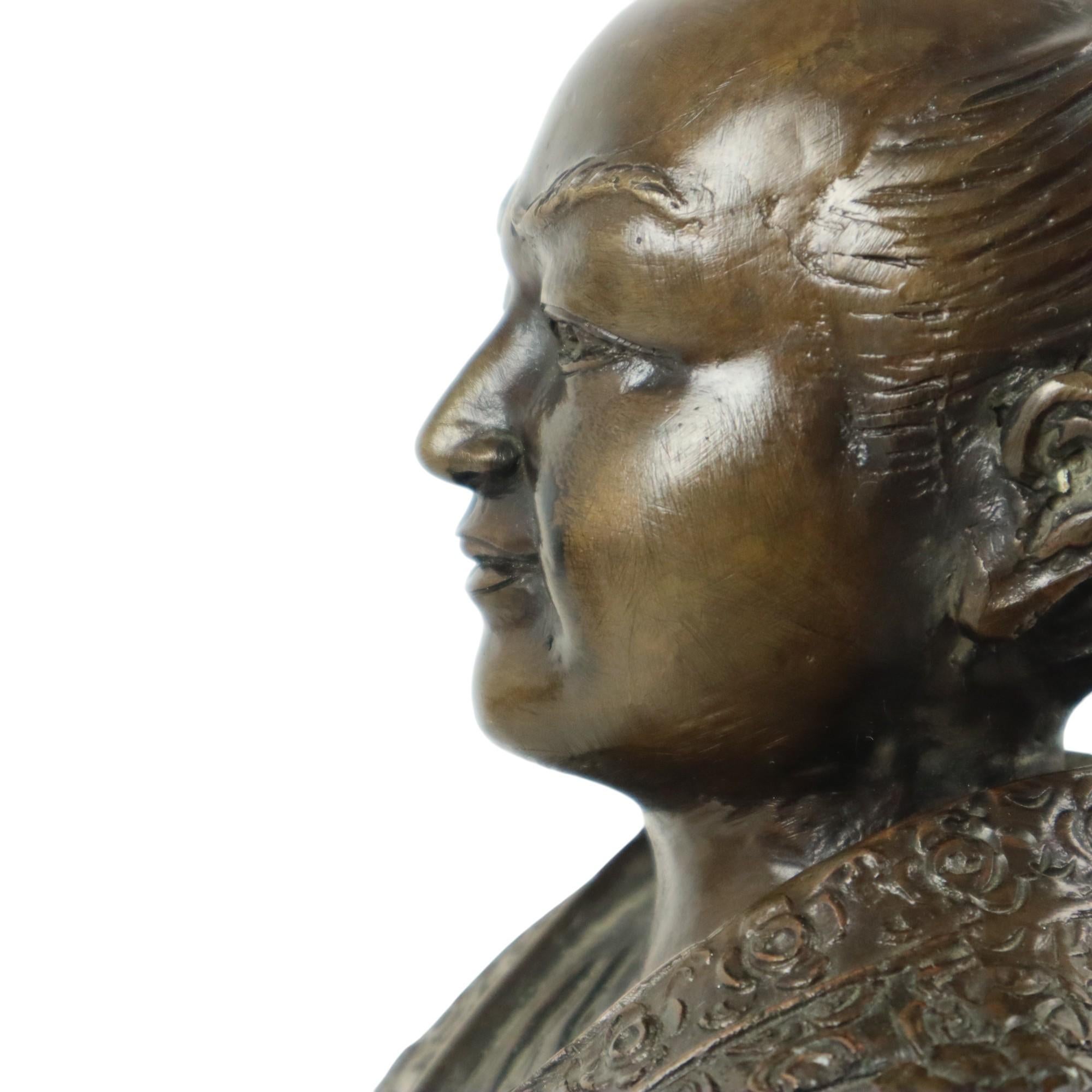 Estatua de bronce Guerrero japonés arrodillado Samurai Siglo XX en venta 1