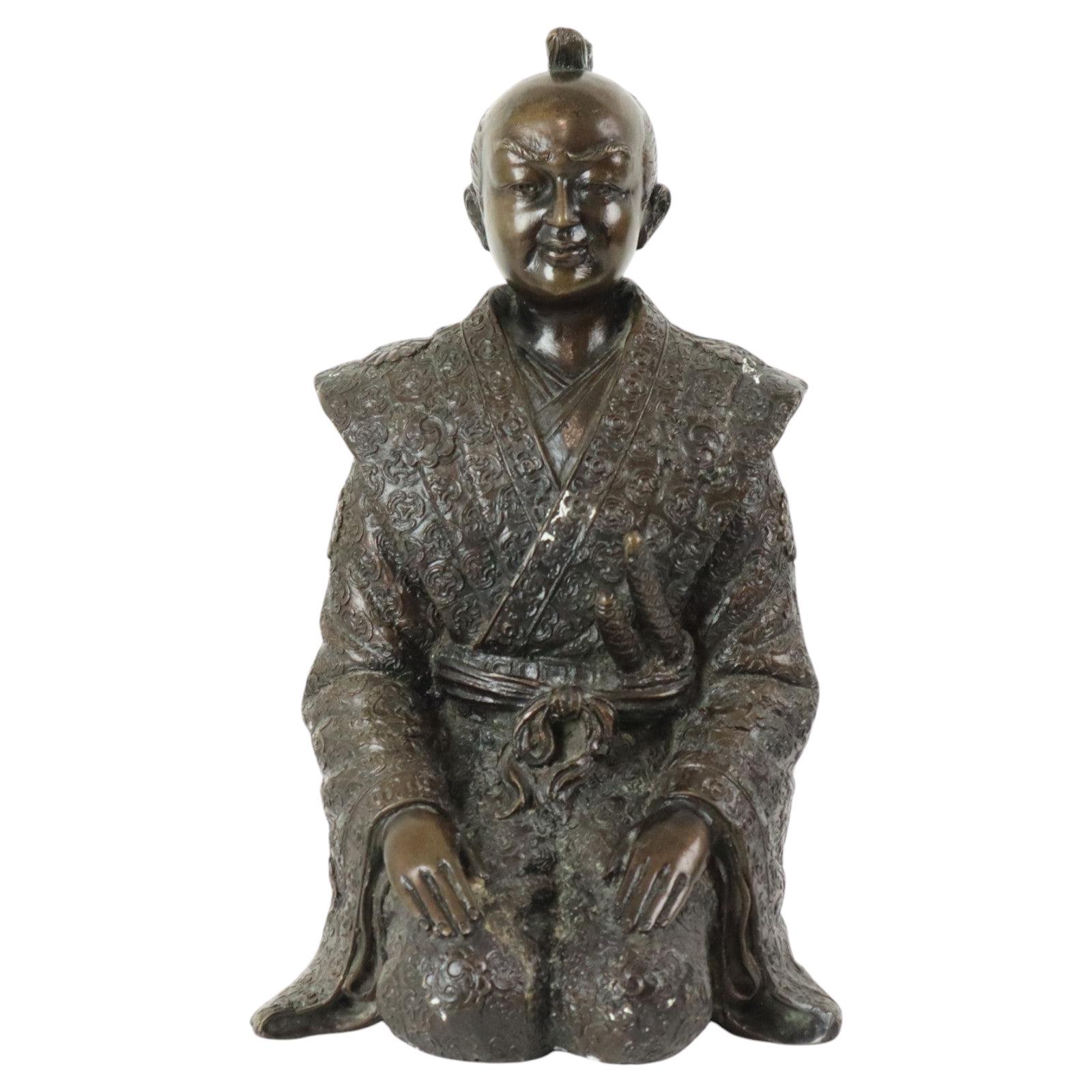 Estatua de bronce Guerrero japonés arrodillado Samurai Siglo XX