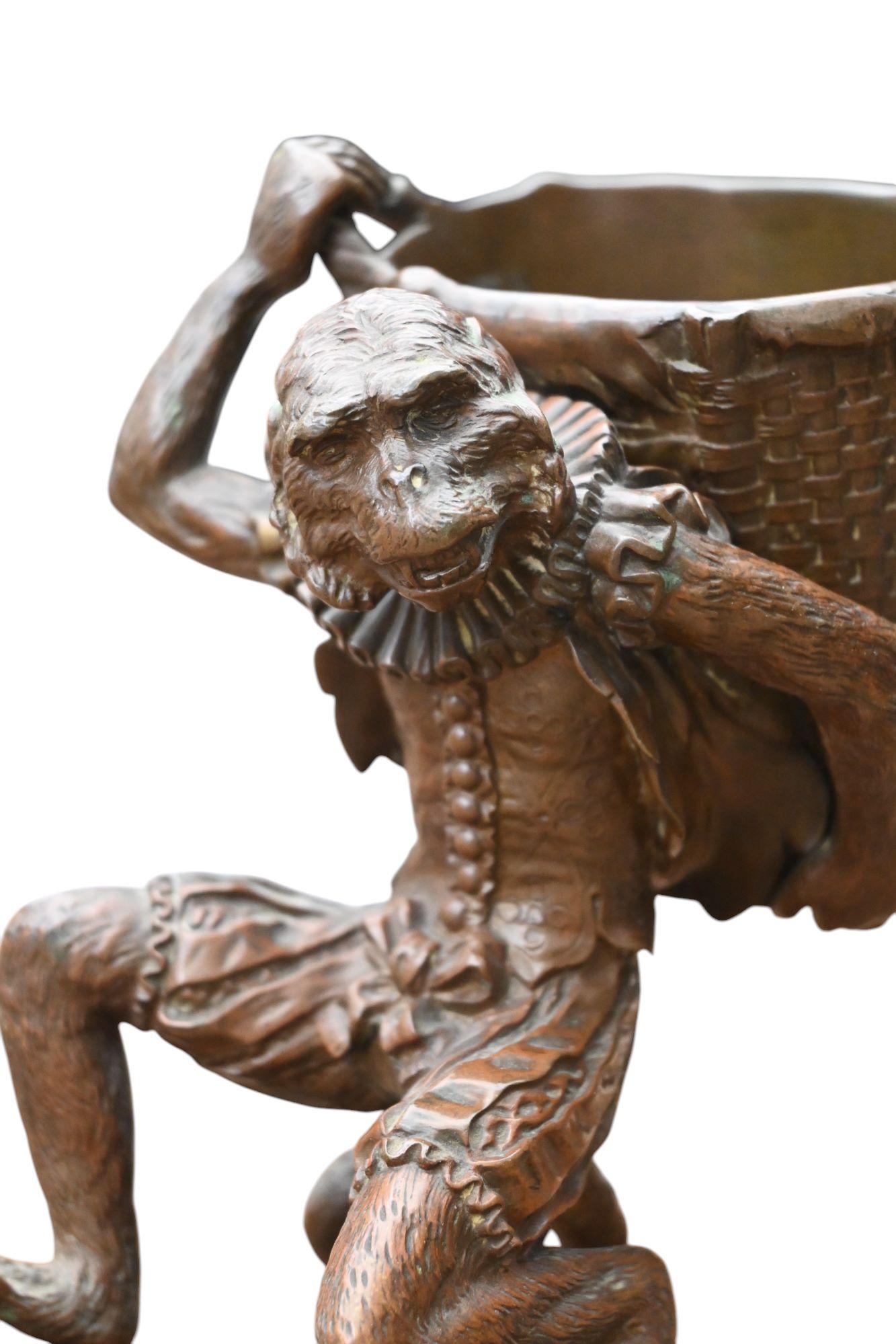Moulage Statue en bronze d'un singe habillé comme un marquis, 19e siècle en vente