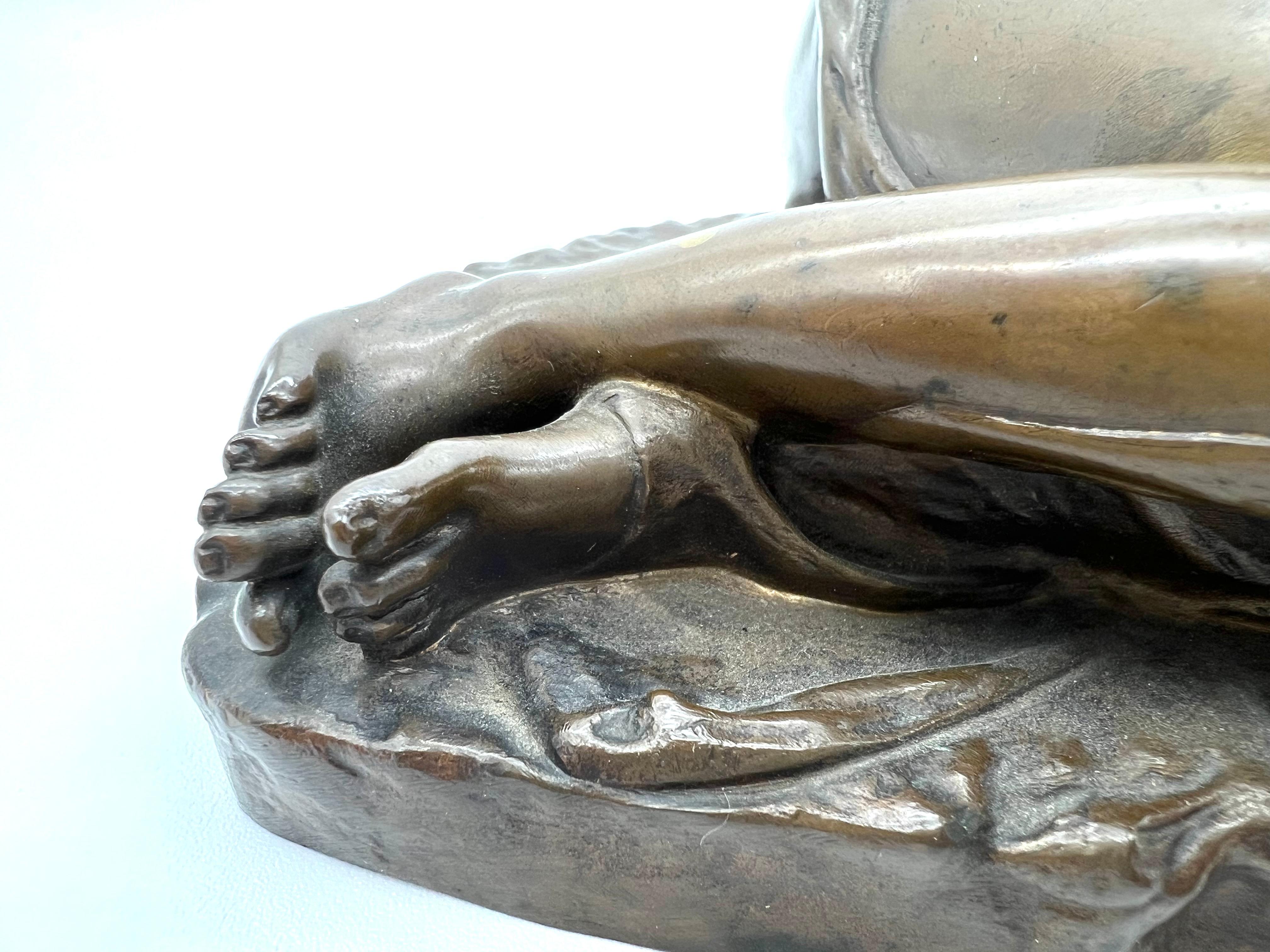 Statue en bronze d'une nymphe avec coquille Borghese avec signature du fondateur Barbedienne  en vente 2