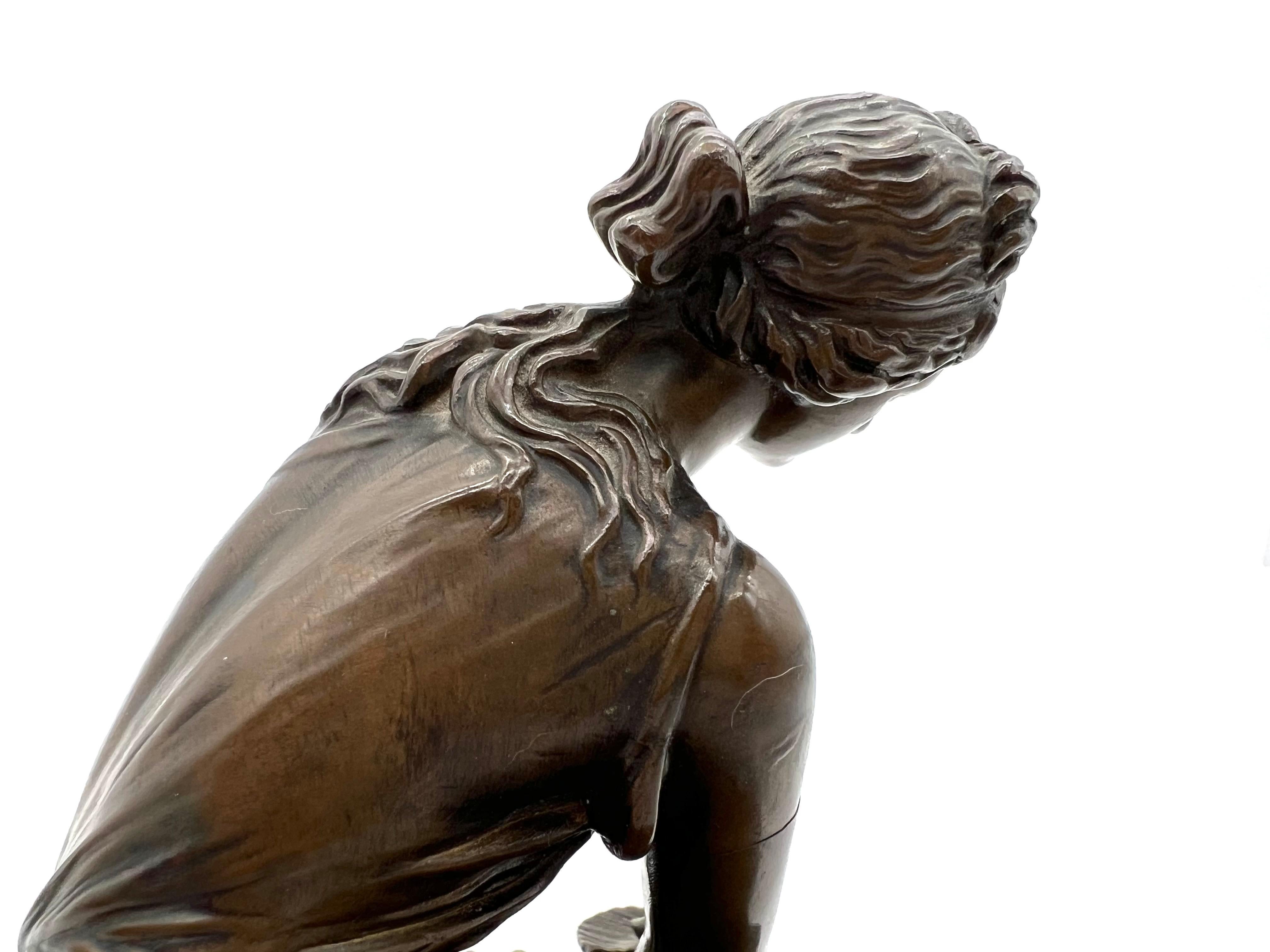 Statue en bronze d'une nymphe avec coquille Borghese avec signature du fondateur Barbedienne  en vente 4