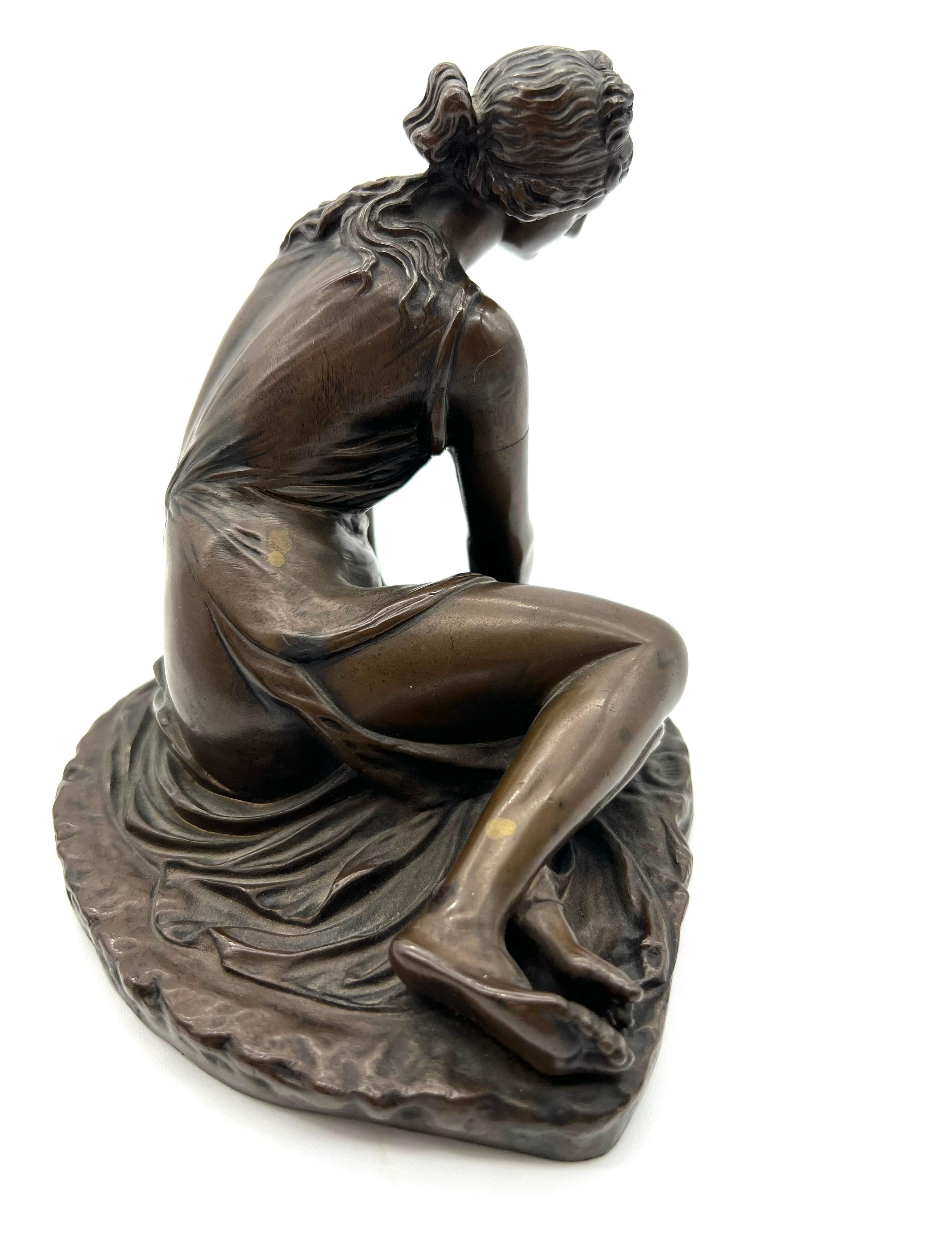 Statue en bronze d'une nymphe avec coquille Borghese avec signature du fondateur Barbedienne  en vente 5