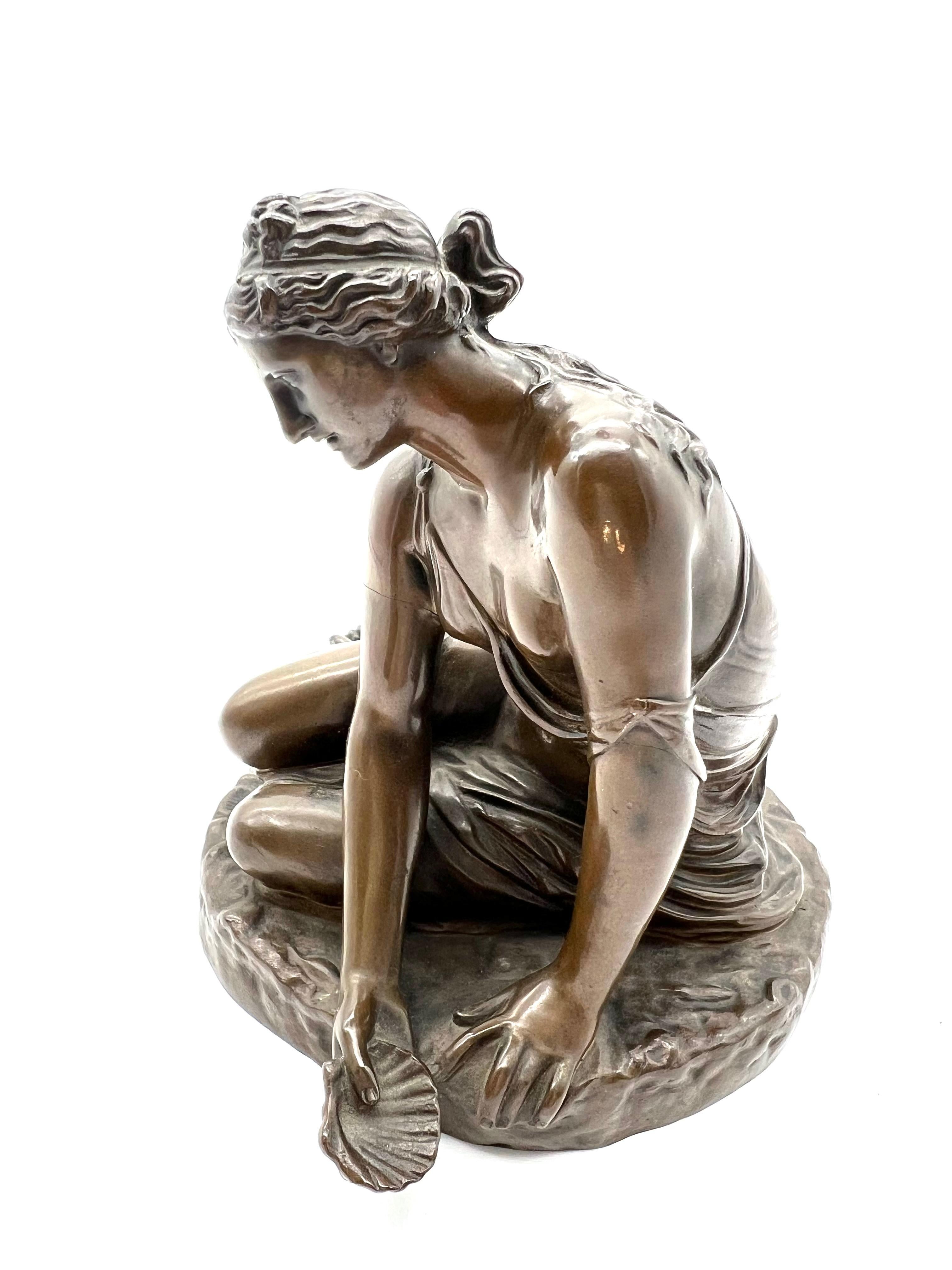 Statue en bronze d'une nymphe avec coquille Borghese avec signature du fondateur Barbedienne  en vente 6