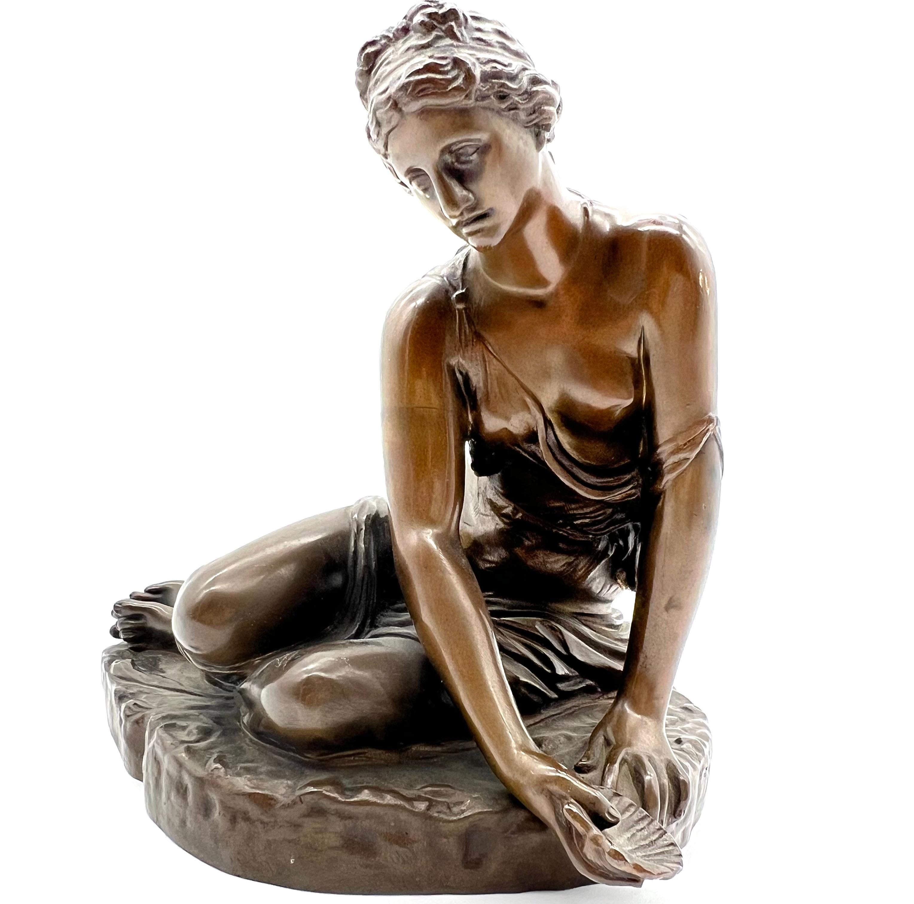 Statue en bronze d'une nymphe avec coquille Borghese avec signature du fondateur Barbedienne  en vente 1