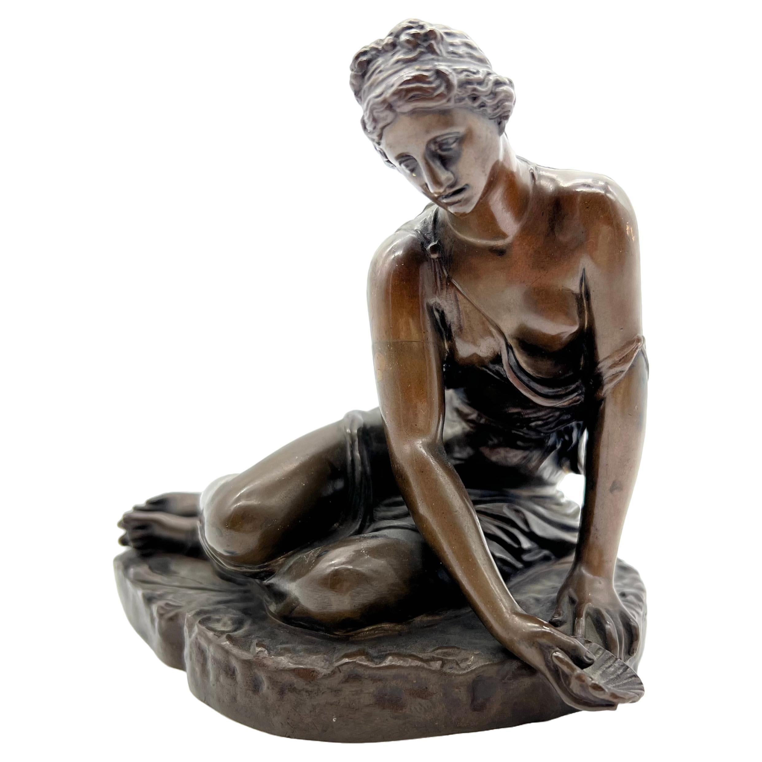 Statue en bronze d'une nymphe avec coquille Borghese avec signature du fondateur Barbedienne  en vente