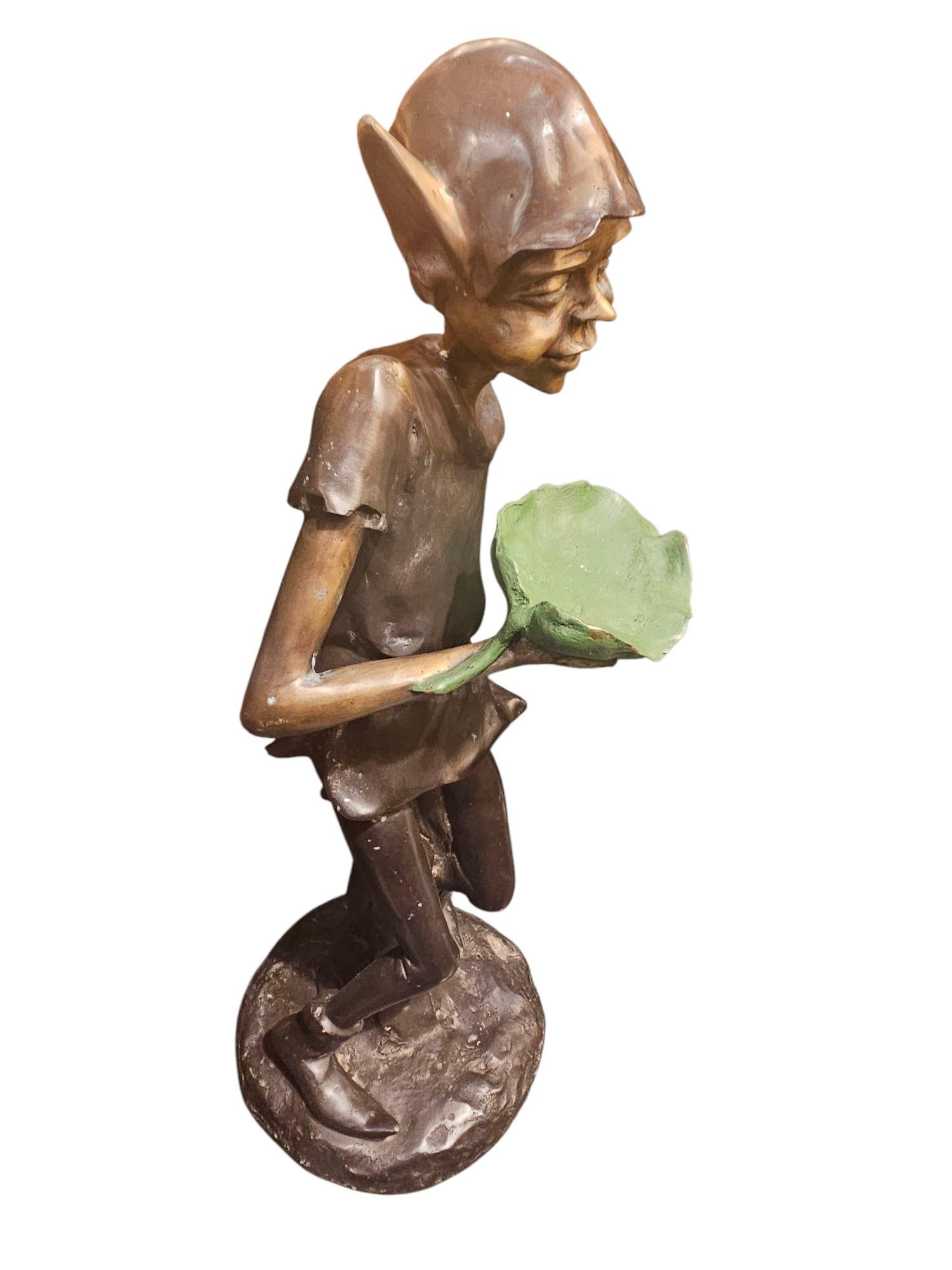 Graziosa statua di Pixie in bronzo
Molto stravagante e un'aggiunta reale a qualsiasi giardino
Adatto sia per l'interno che per l'esterno
Patina incantevole

